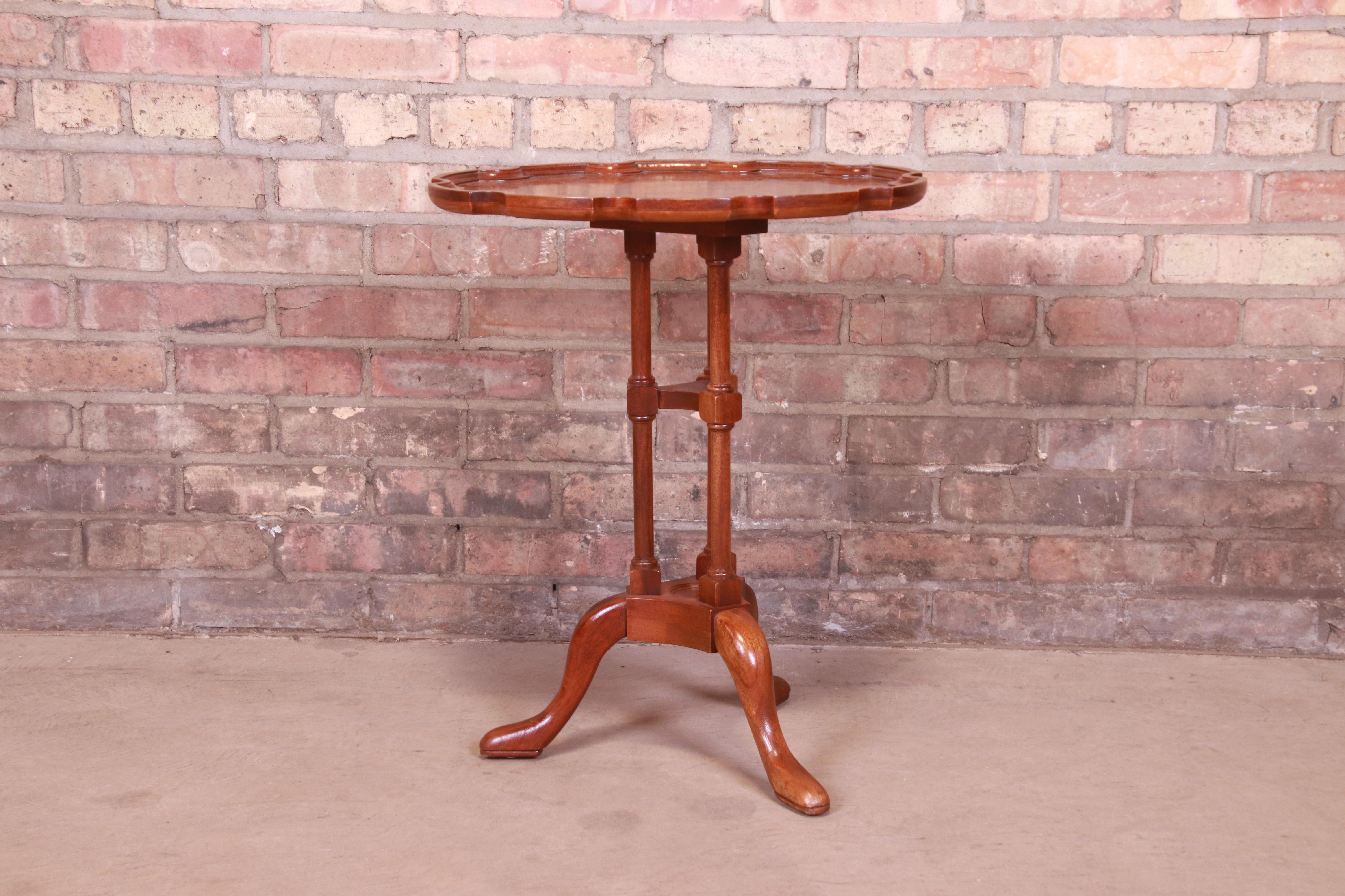 Baker Furniture Historic Charleston Queen Anne Mahogany and Burl Wood Tea Table 3