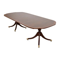 Tavolo da pranzo allungabile georgiano storico di Baker Furniture, appena rifinito