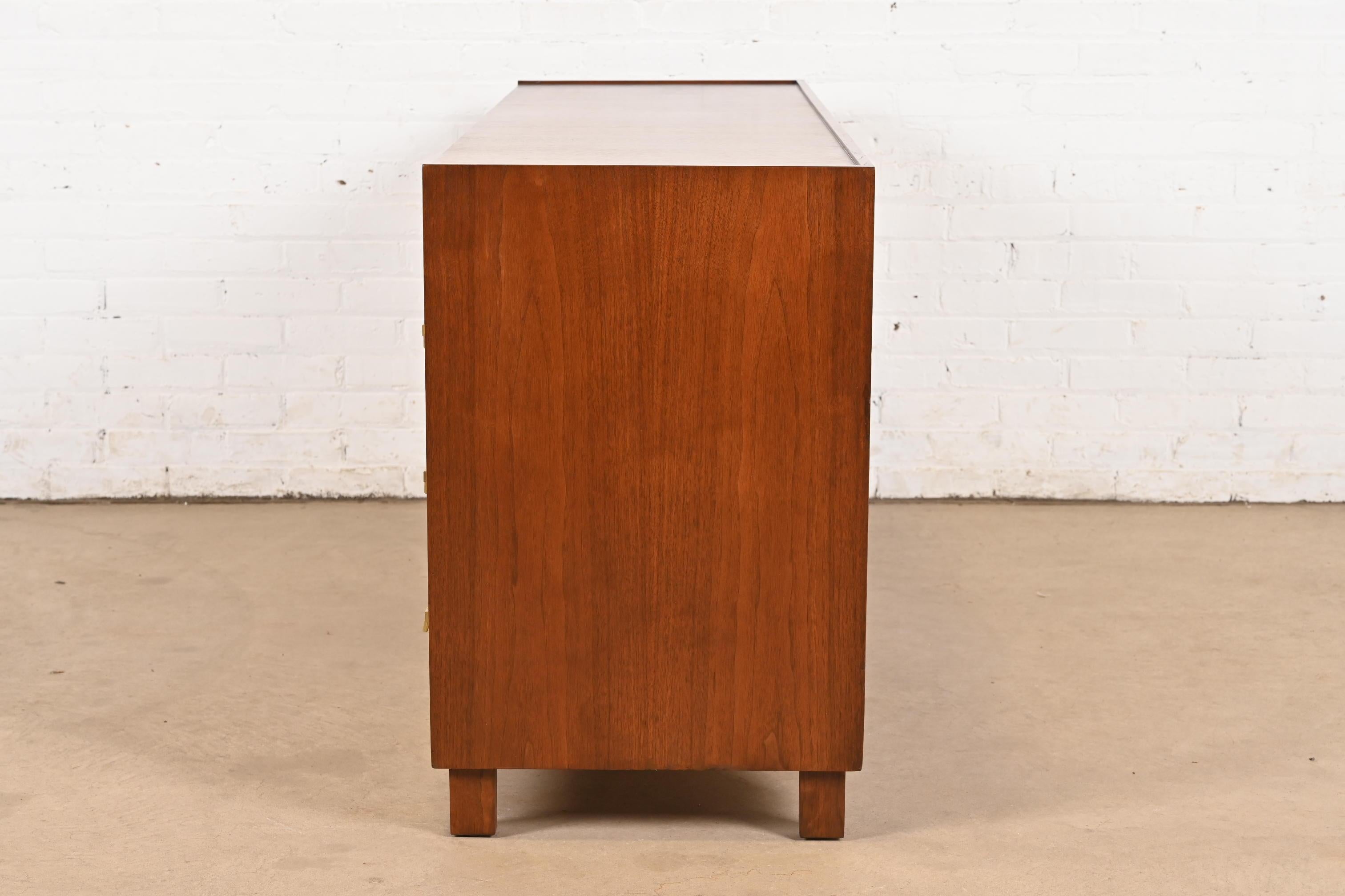 Baker Furniture Hollywood Regency Campaigner Kommode oder Credenza, neu lackiert im Angebot 5
