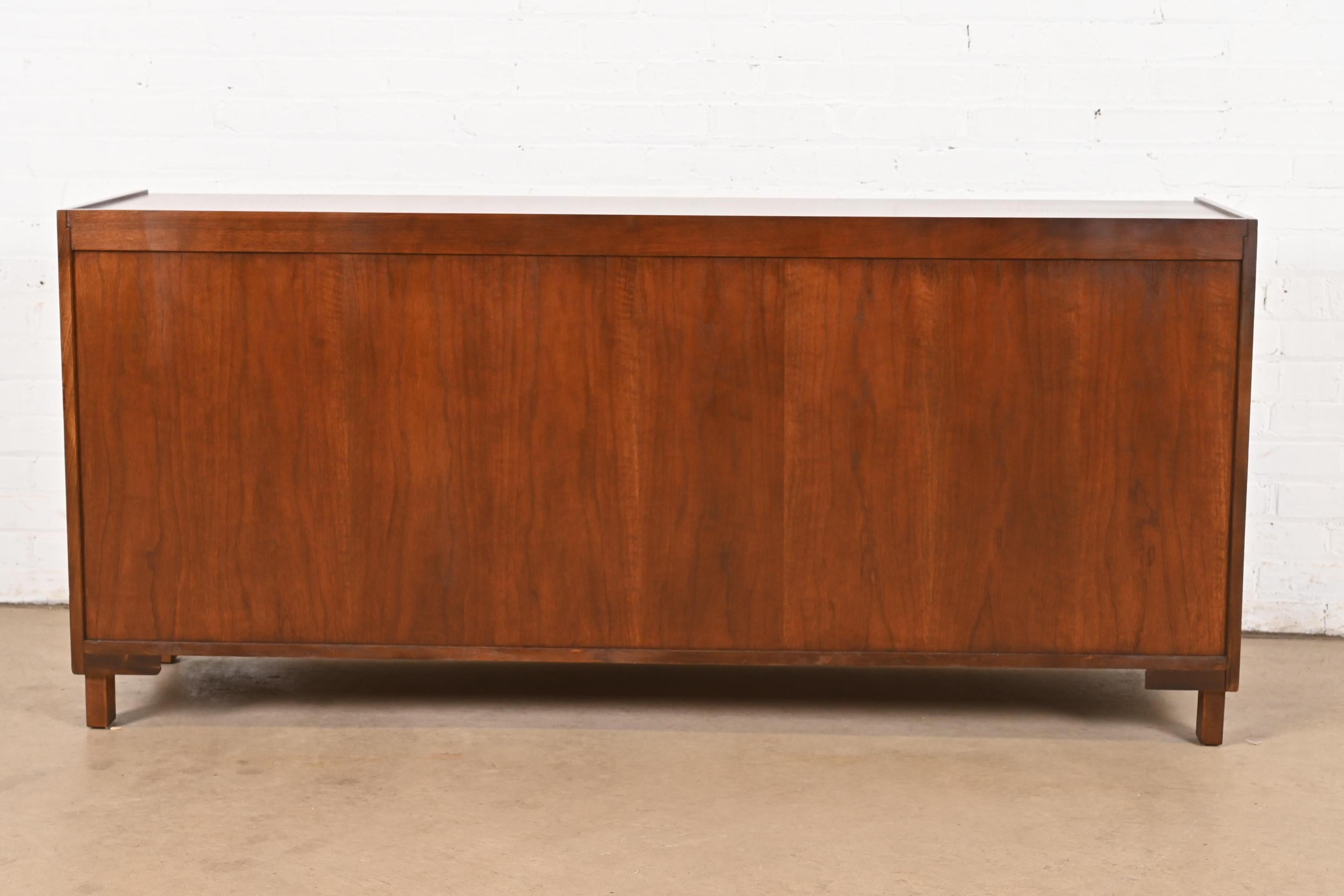 Baker Furniture Hollywood Regency Campaigner Kommode oder Credenza, neu lackiert im Angebot 6