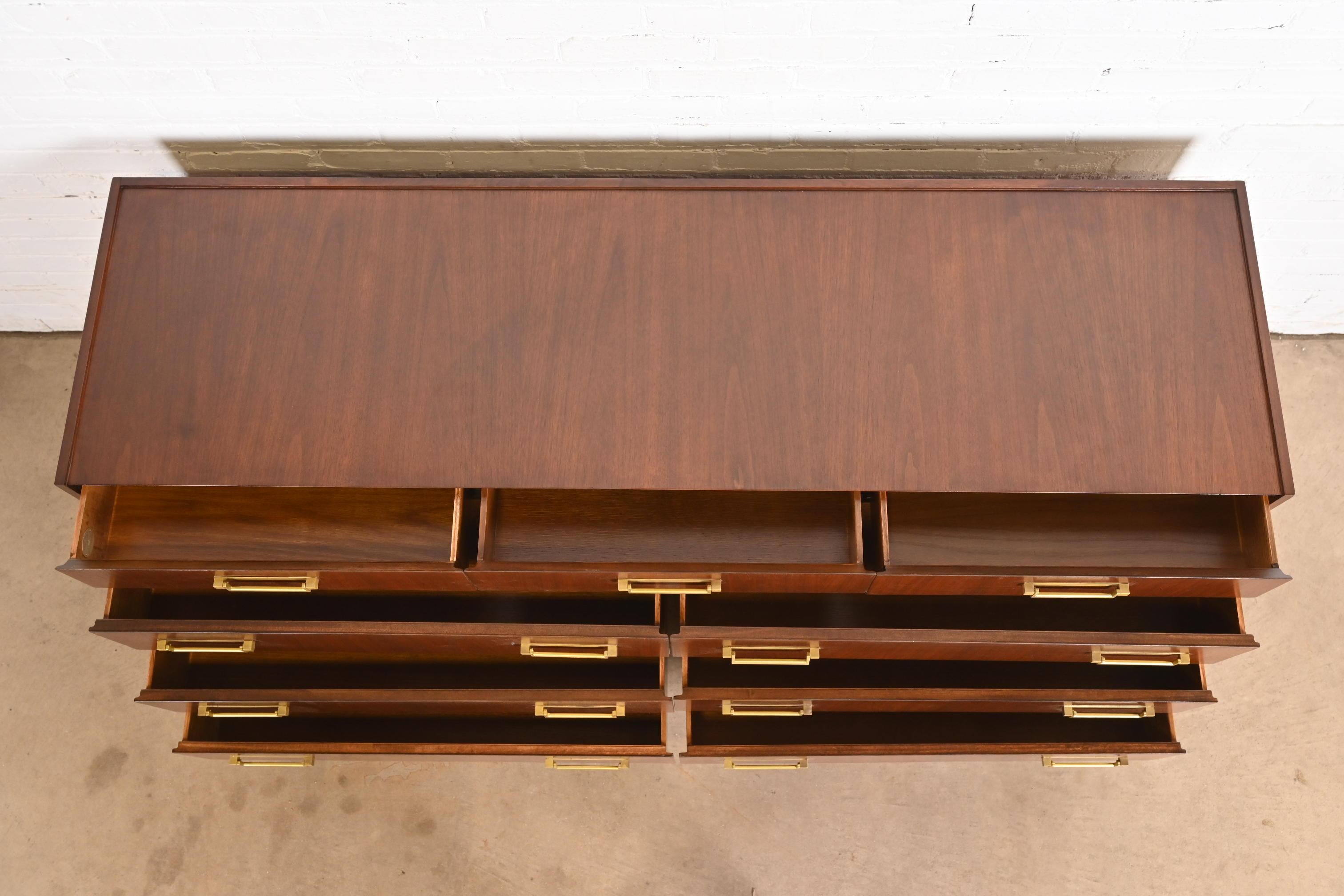 Baker Furniture Hollywood Regency Campaigner Kommode oder Credenza, neu lackiert im Angebot 2