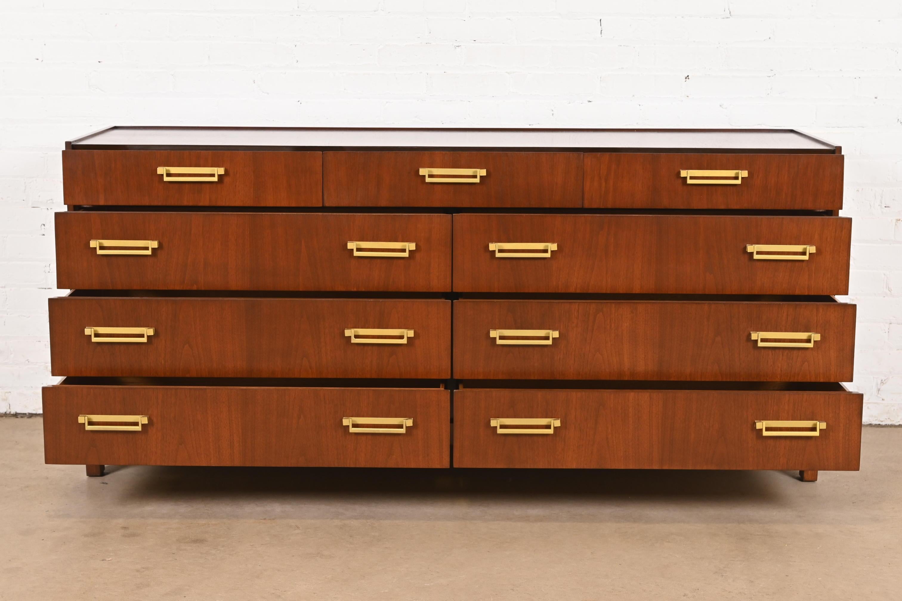 Baker Furniture Hollywood Regency Campaigner Kommode oder Credenza, neu lackiert im Angebot 3