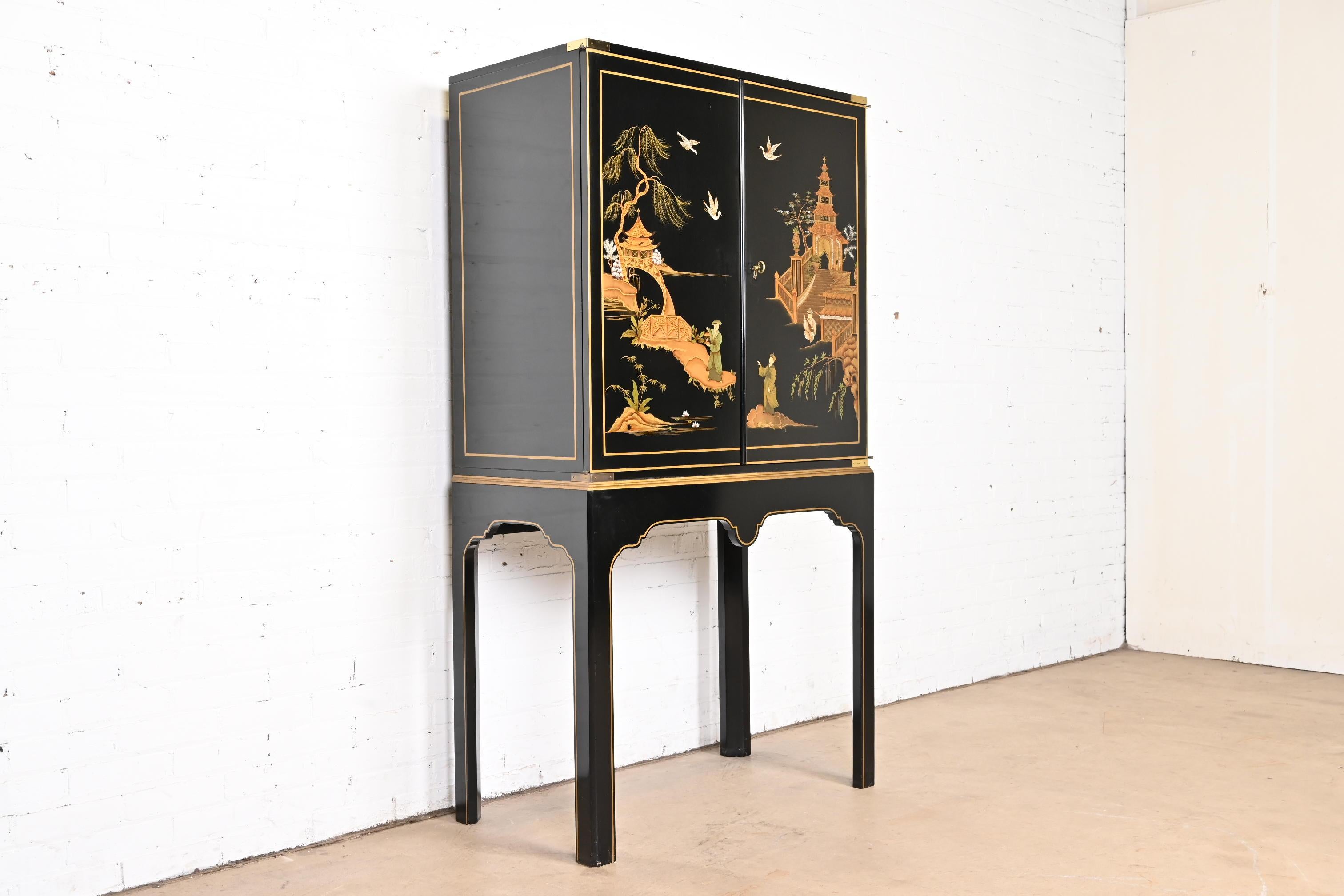 Baker Furniture Hollywood Regency Chinoiserie Black Lacquered Bar Cabinet In Good Condition For Sale In South Bend, IN
