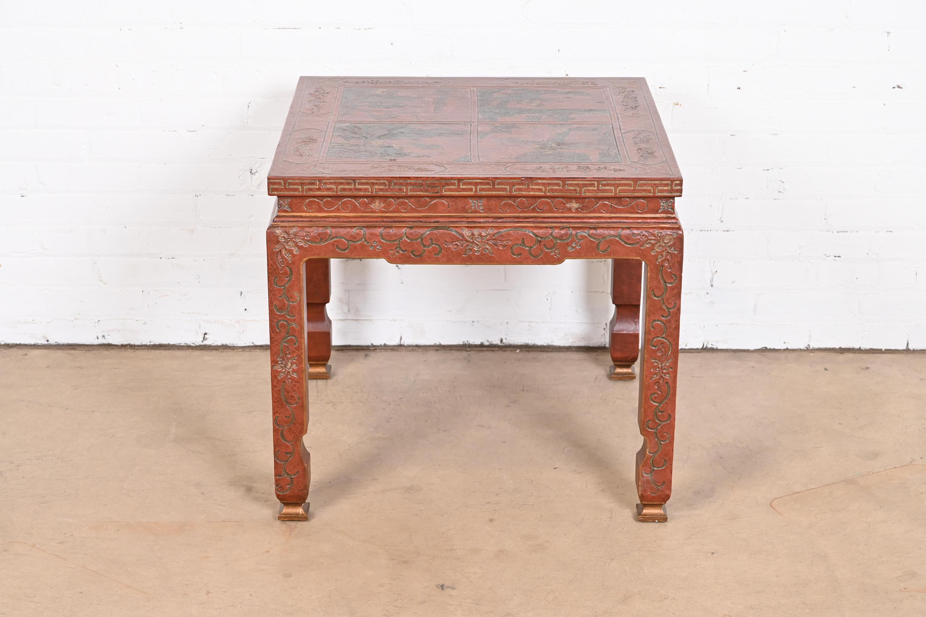 A gorgeous Hollywood Regency Chinoiserie occasional side table

by Baker Furniture.

USA, 20th Century.

Red lacquer and gold gilt finish, with carved Asian scenes.

Measures: 26.5