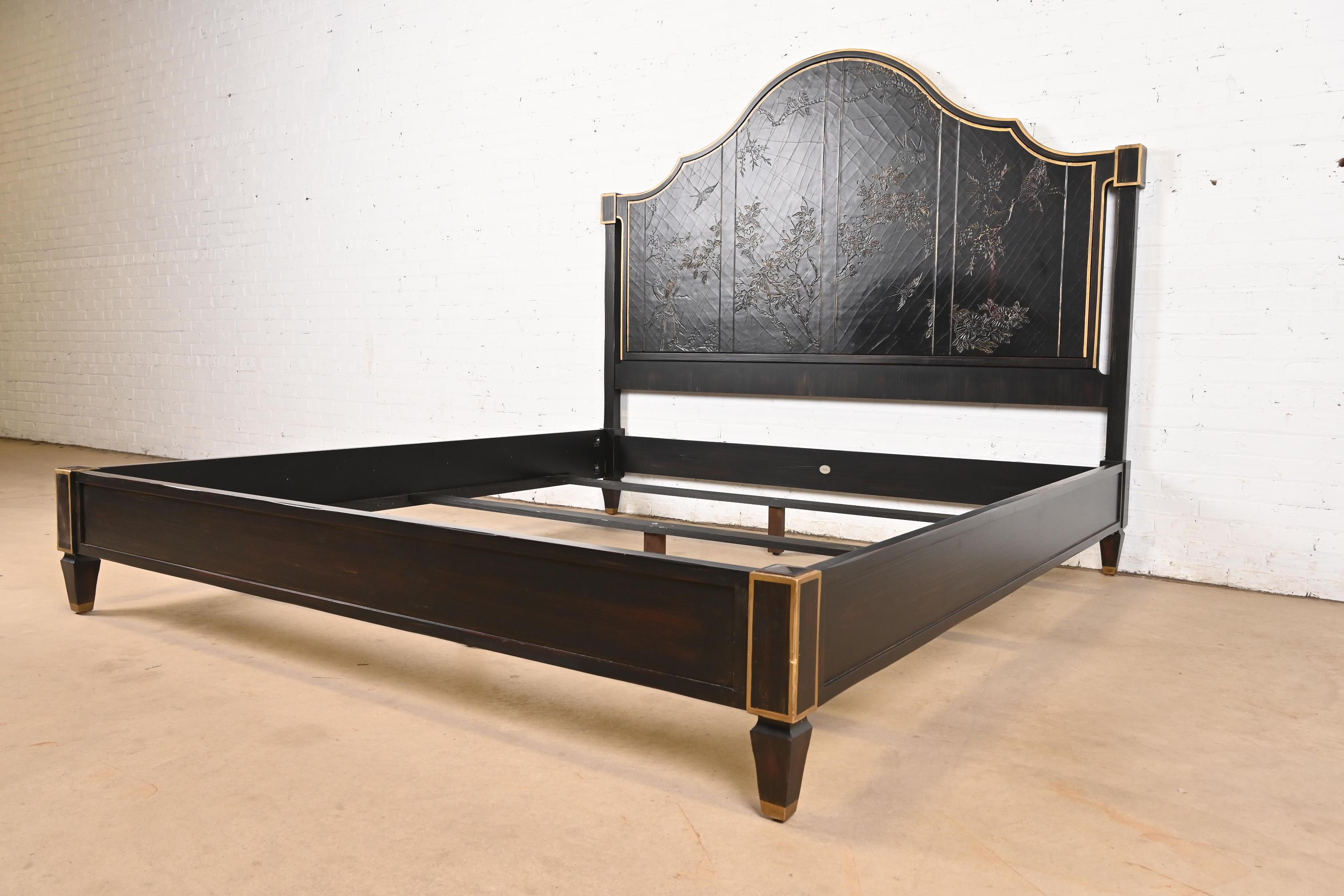 Baker Furniture Hollywood Regency Chinoiserie Ebonized King Size Bed (lit king size) Bon état - En vente à South Bend, IN
