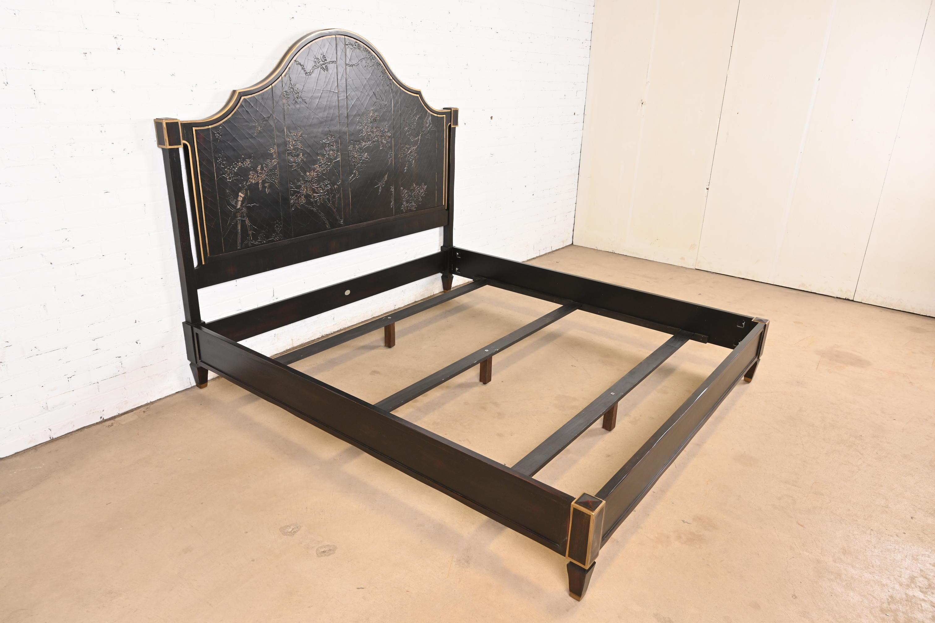 20ième siècle Baker Furniture Hollywood Regency Chinoiserie Ebonized King Size Bed (lit king size) en vente