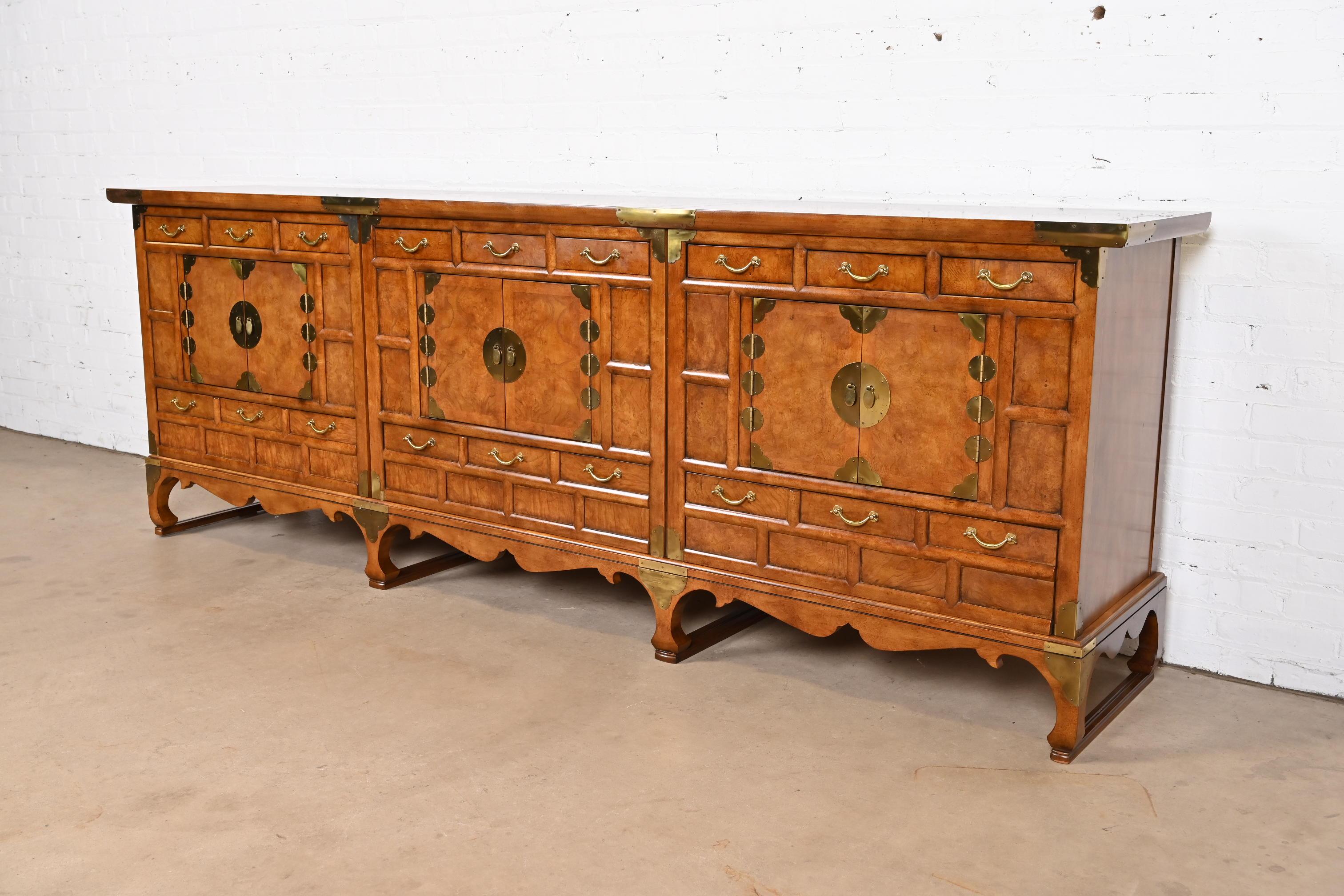 Baker Furniture Hollywood Regency Chinoiserie Monumental Burled Walnut Sideboard In Good Condition In South Bend, IN