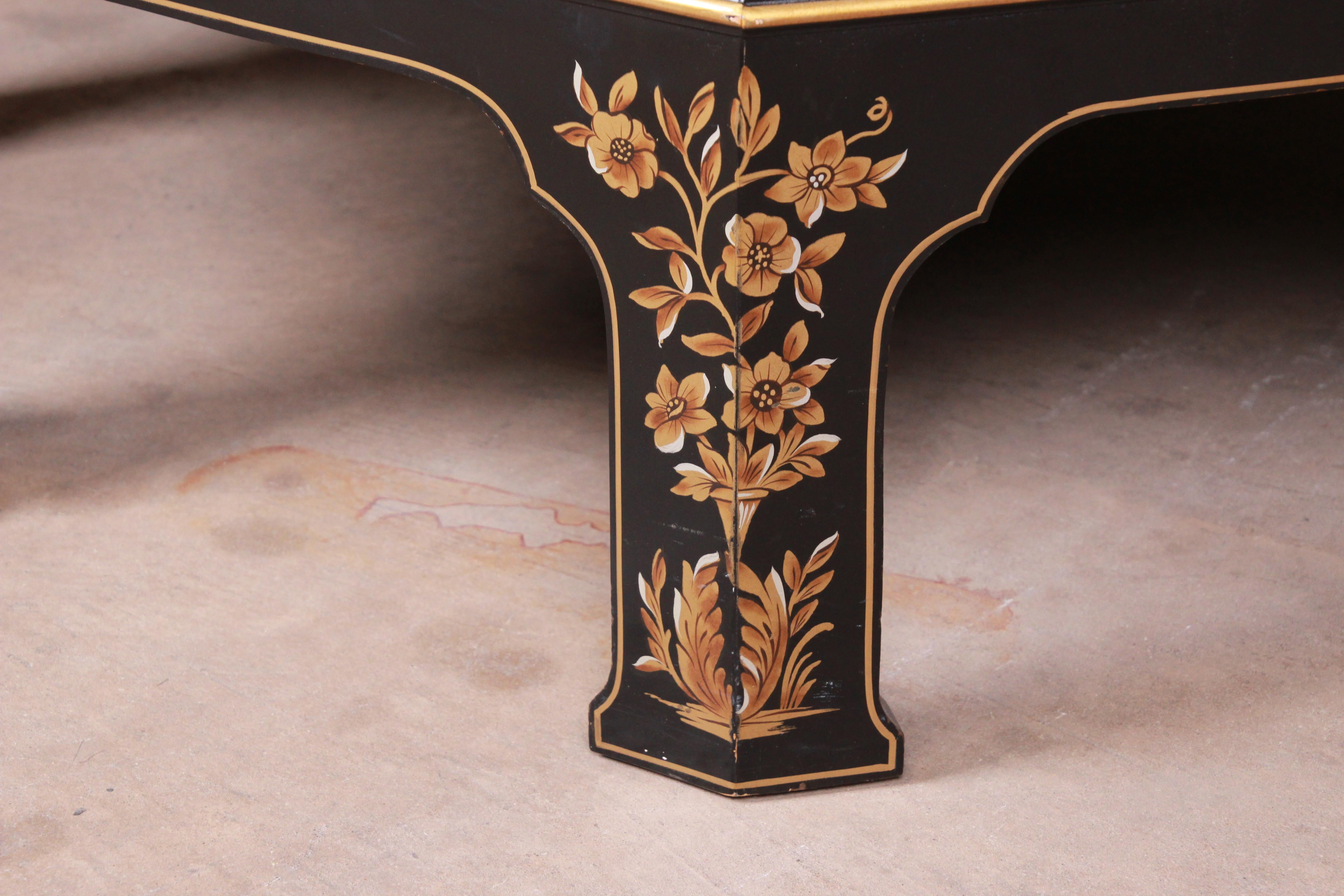 Late 20th Century Baker Furniture Hollywood Regency Chinoiserie Octagonal Cocktail Table For Sale