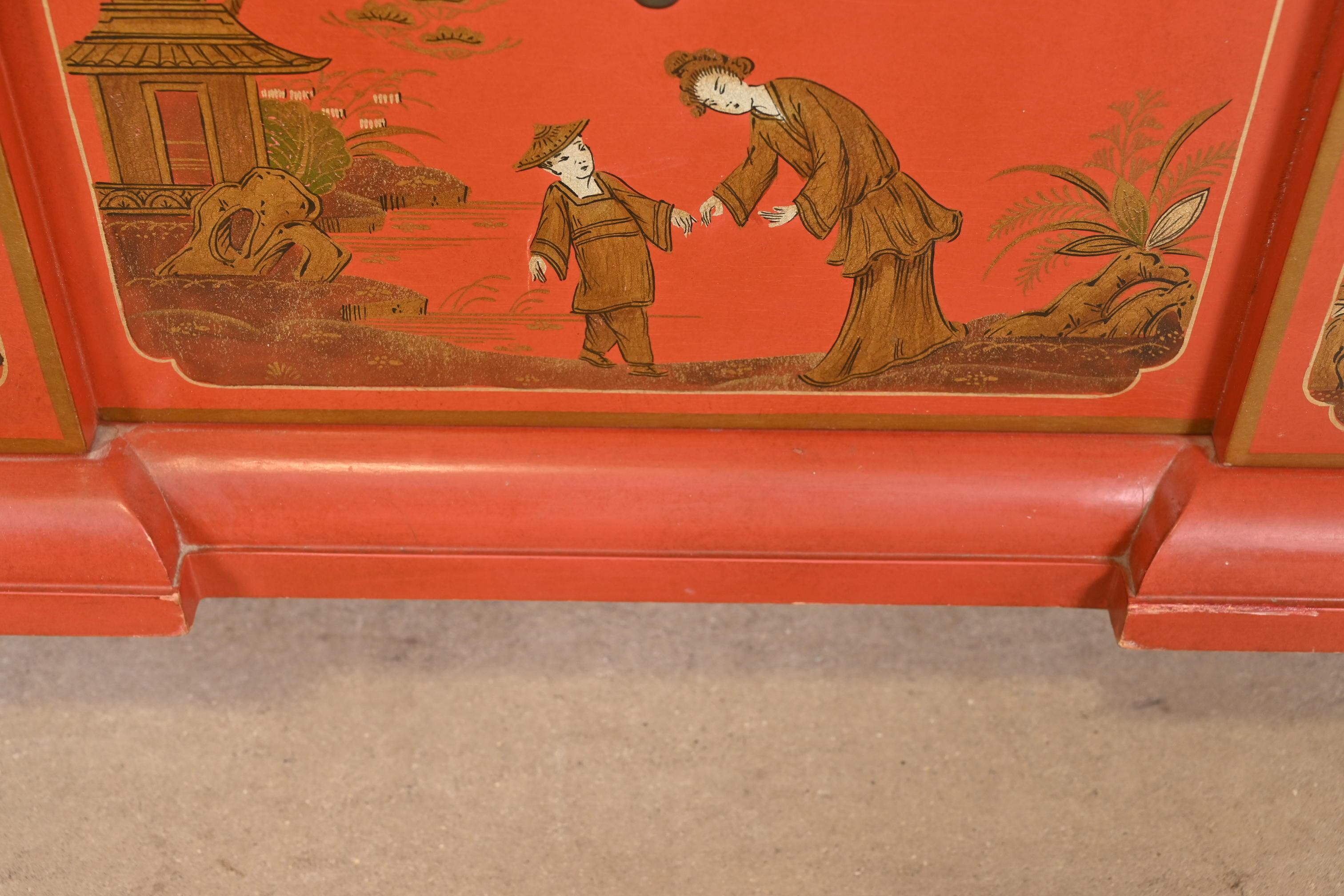 Cassettiera laccata rossa Baker Furniture Hollywood Regency Chinoiserie in vendita 3