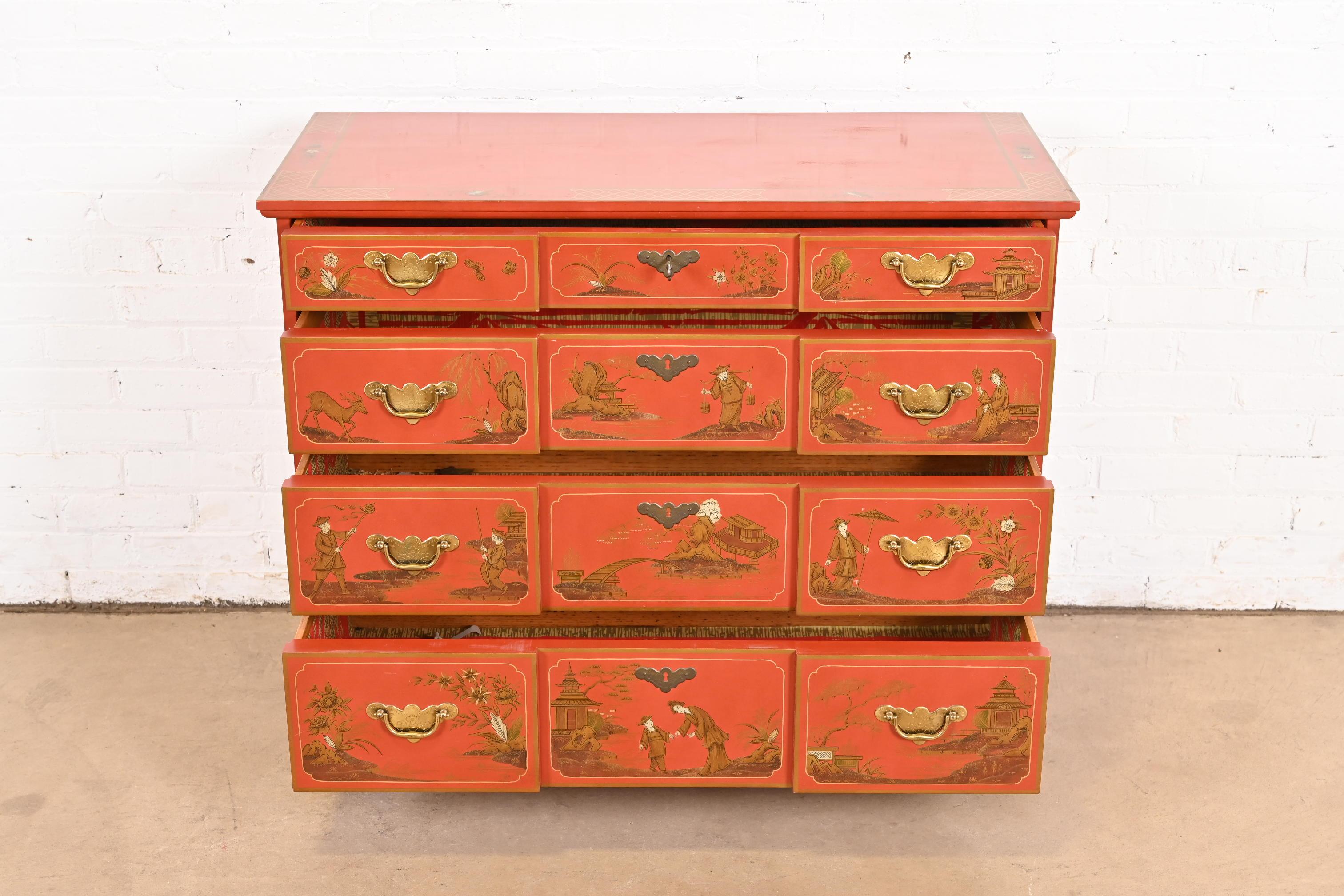 Metà XX secolo Cassettiera laccata rossa Baker Furniture Hollywood Regency Chinoiserie in vendita