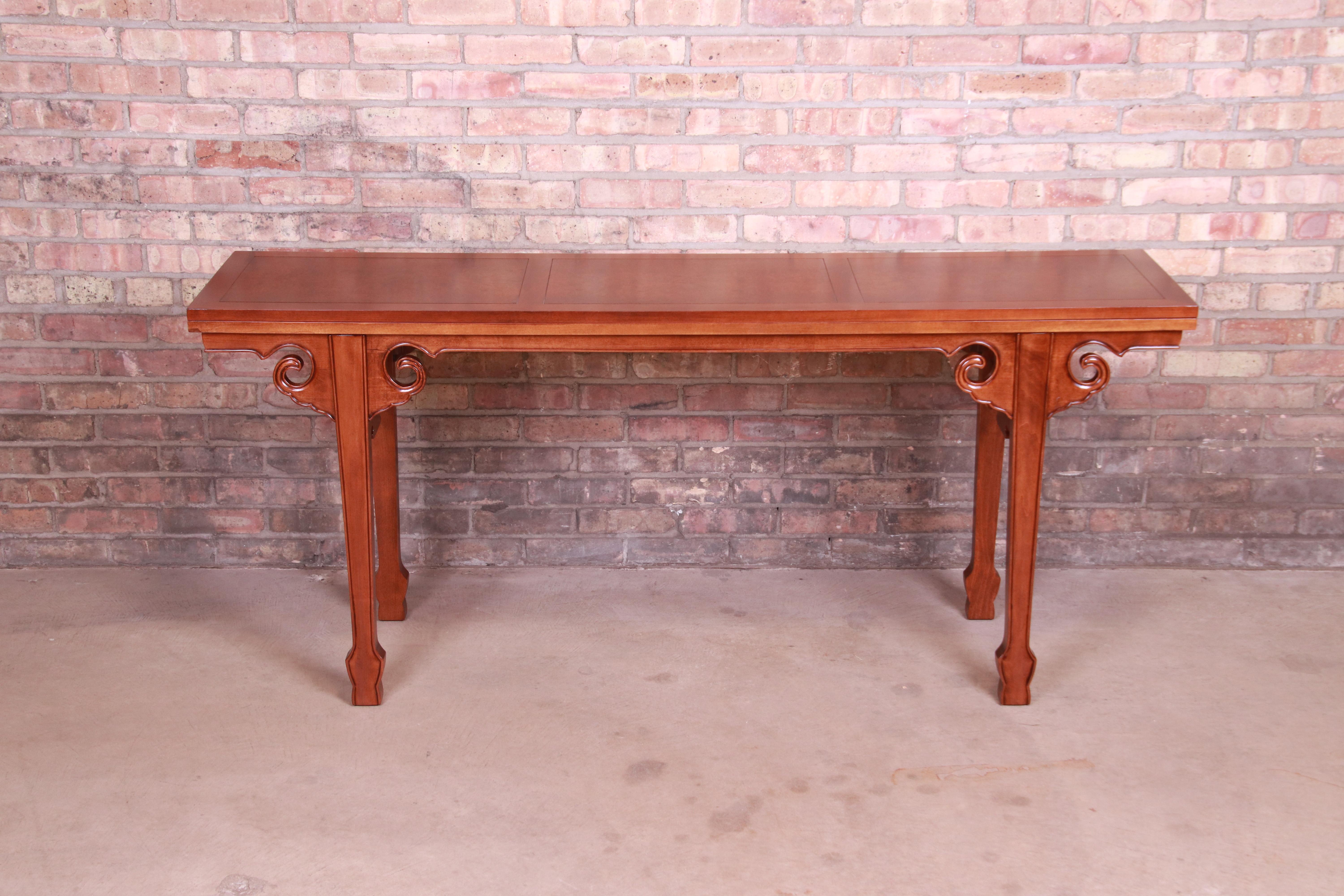 An exceptional Hollywood Regency Chinoiserie flip top console or game table

By Baker Furniture

USA, Circa 1970s

Carved walnut, with burl wood top.

Measures: 66