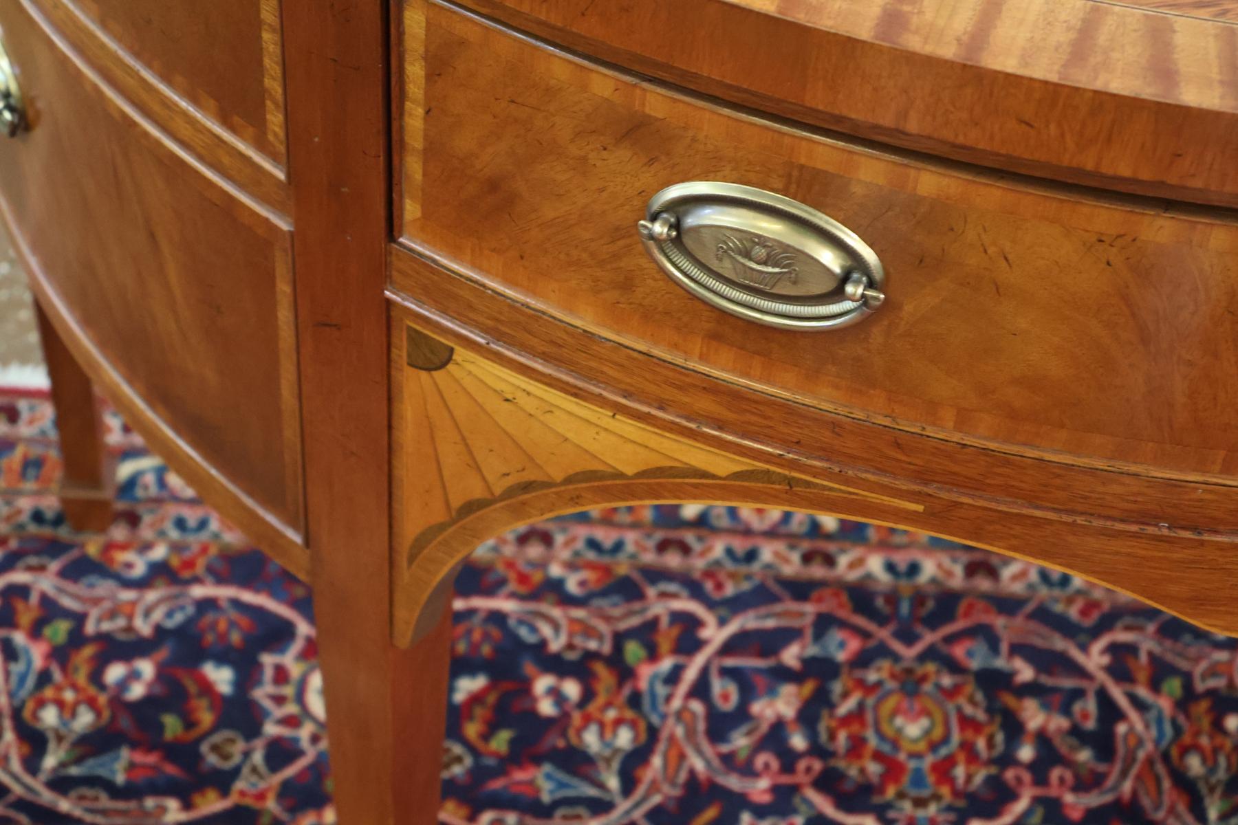 Baker Furniture Inlaid Mahogany Federal Style Demilune Sideboard Buffet Server en venta 3