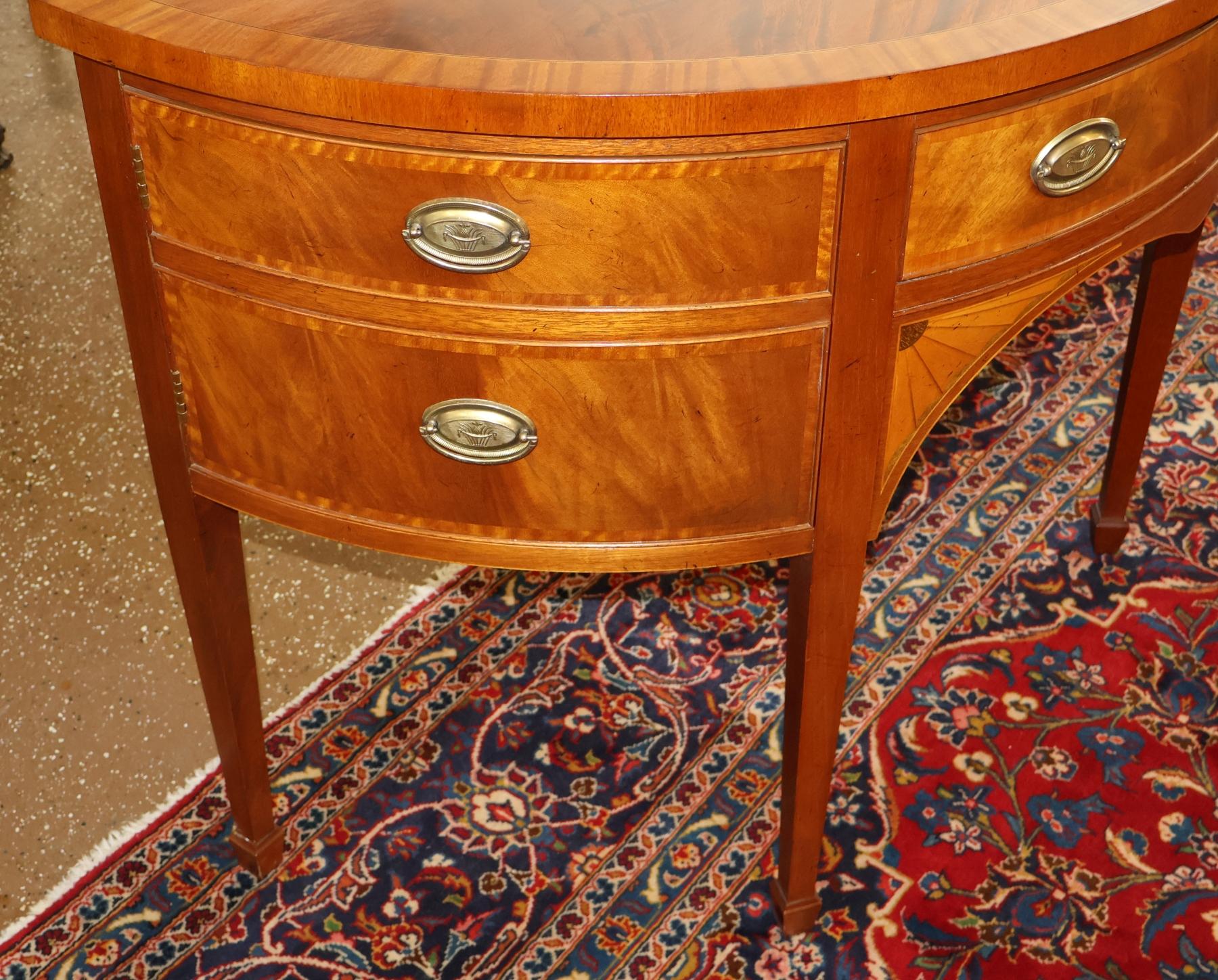 Baker Furniture Inlaid Mahogany Federal Style Demilune Sideboard Buffet Server en Bueno estado para la venta en Long Branch, NJ