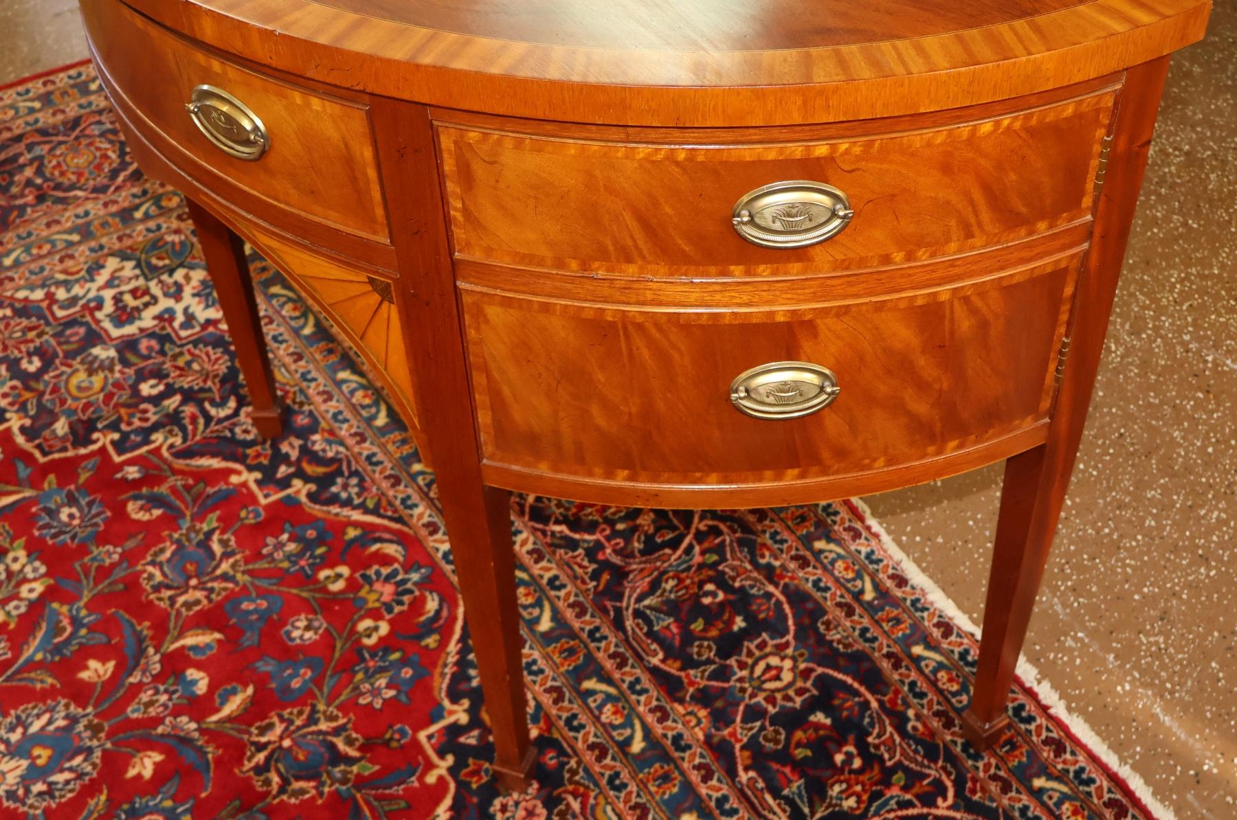 Baker Furniture Inlaid Mahogany Federal Style Demilune Sideboard Buffet Server Siglo XXI y contemporáneo en venta