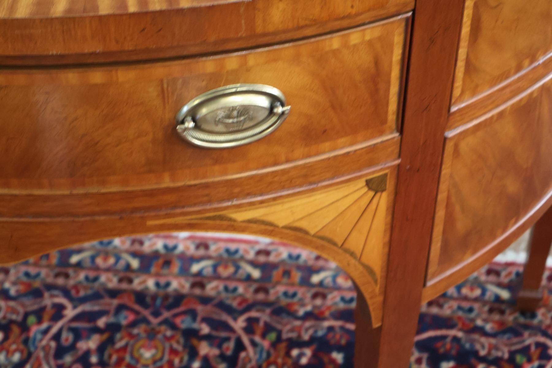 Baker Furniture Inlaid Mahogany Federal Style Demilune Sideboard Buffet Server en venta 2