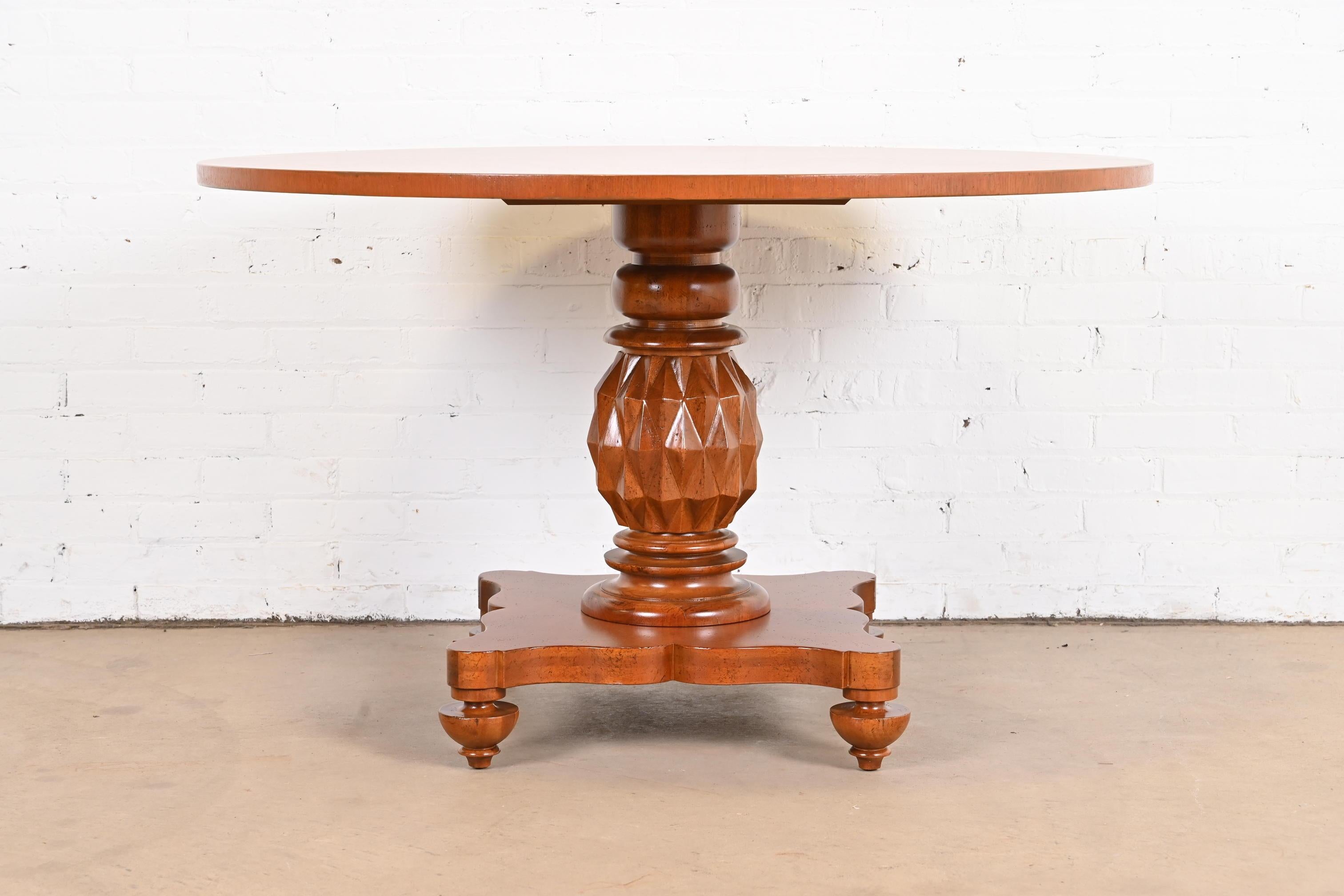 Baker Furniture table de petit déjeuner italienne Empire à piédestal en acajou sculpté Bon état - En vente à South Bend, IN