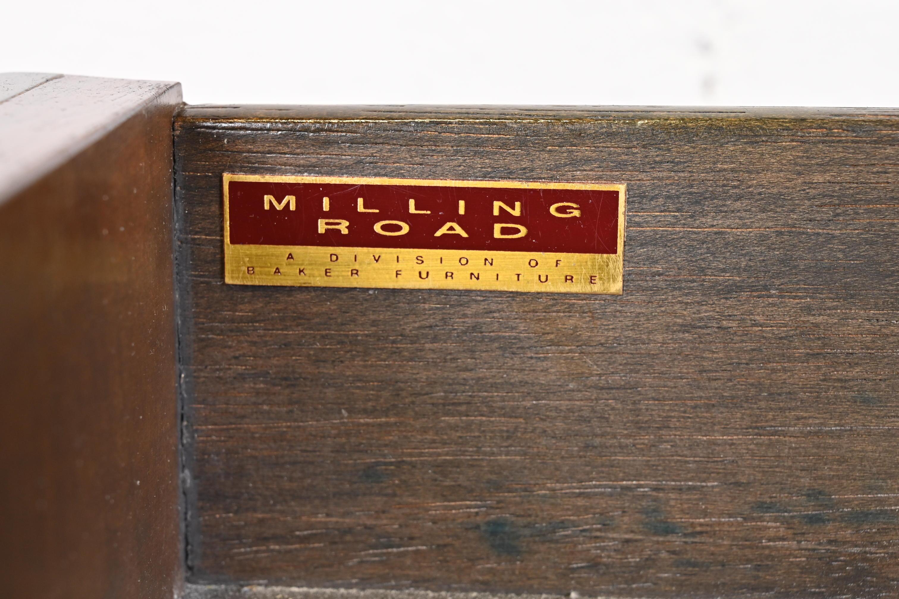 Tocador Provincial Italiano de Madera Burl de Baker Furniture en venta 4