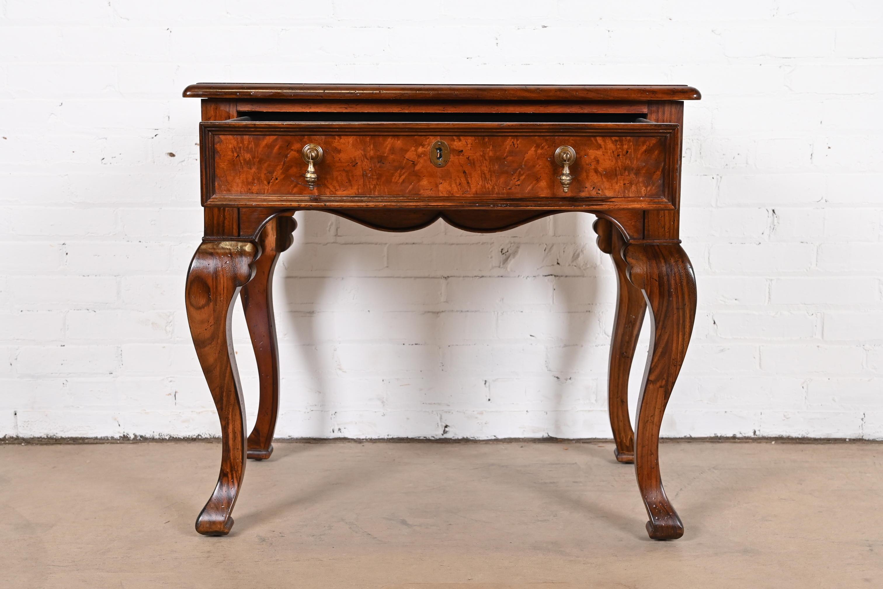 Tocador Provincial Italiano de Madera Burl de Baker Furniture en venta 1