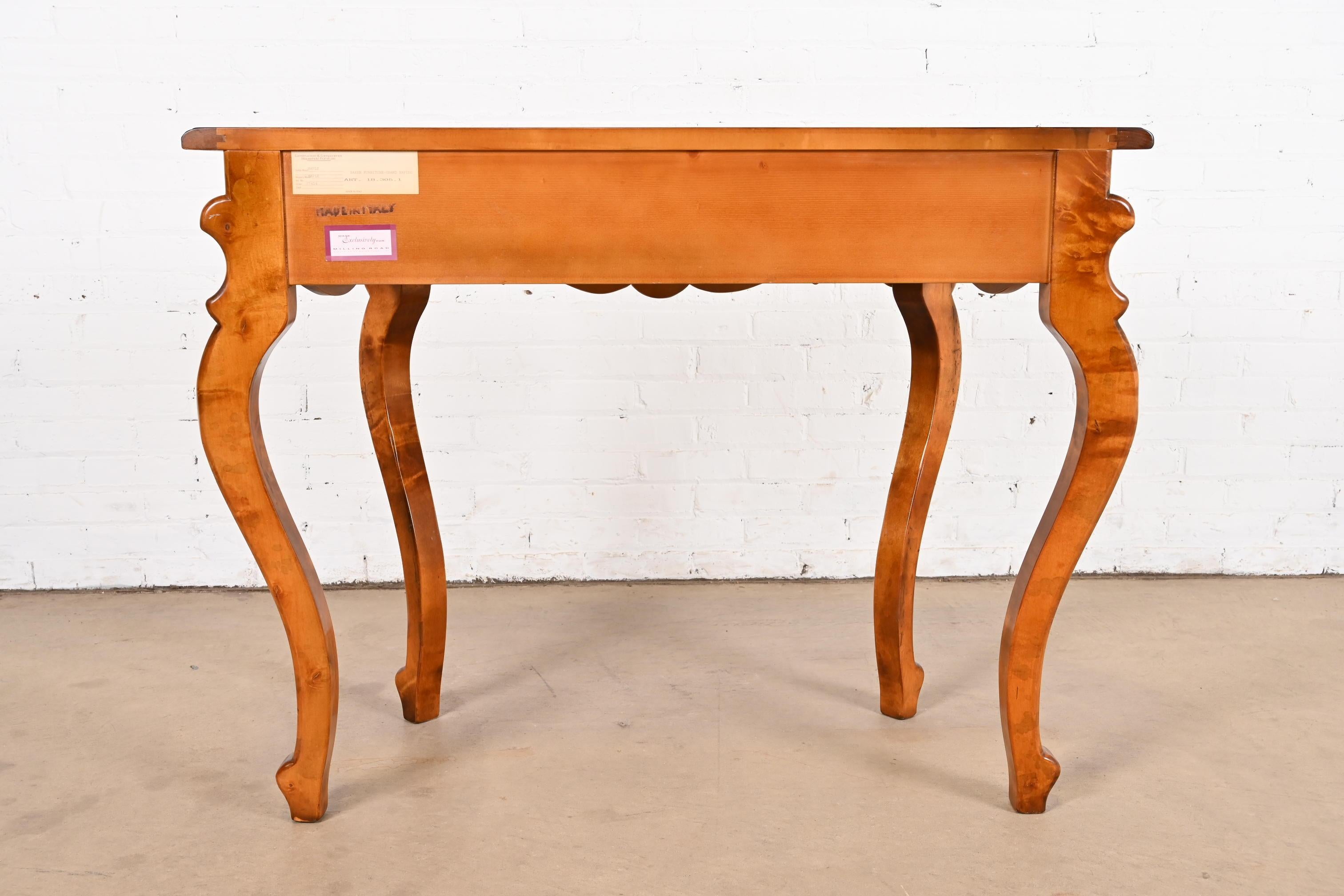 Table d'entrée ou console provinciale italienne en érable sculpté de Baker Furniture en vente 8