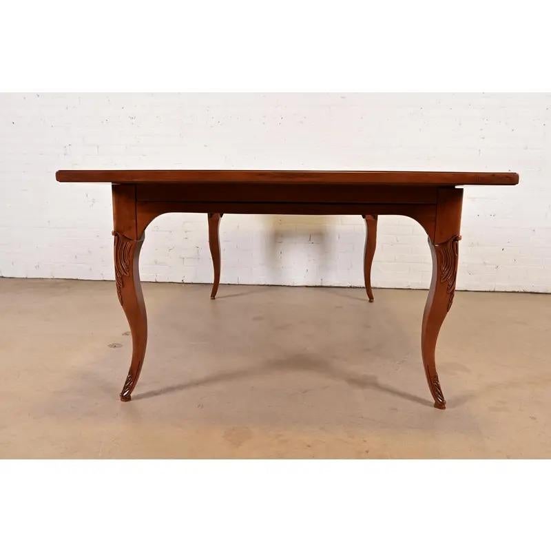 Baker Furniture Italian Provincial Intarsien Kirschholz Tisch, neu lackiert im Angebot 8