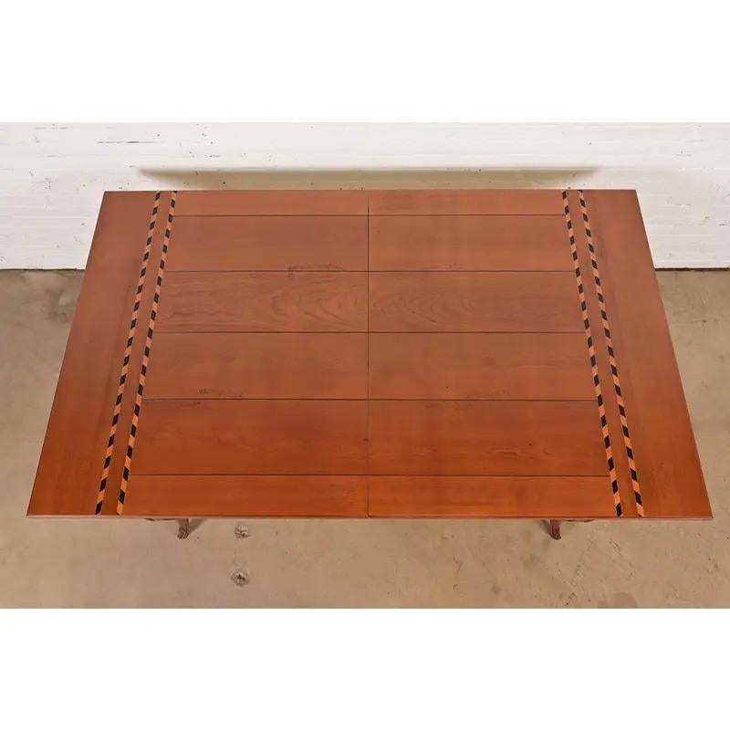 Baker Furniture Italian Provincial Intarsien Kirschholz Tisch, neu lackiert (20. Jahrhundert) im Angebot