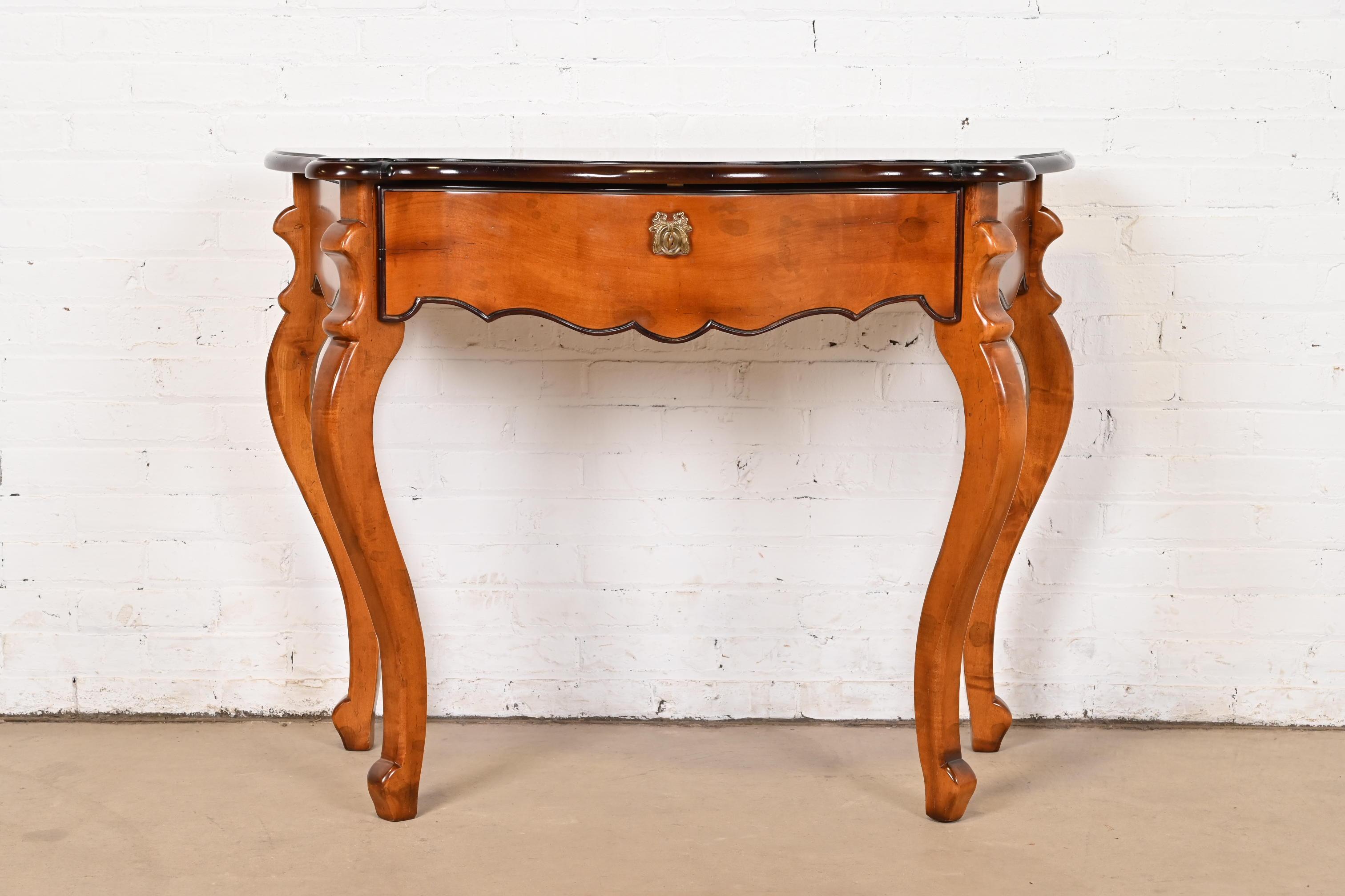 Baker Furniture Italian Provincial Louis XV Carved Maple Console or Entry Table In Good Condition For Sale In South Bend, IN
