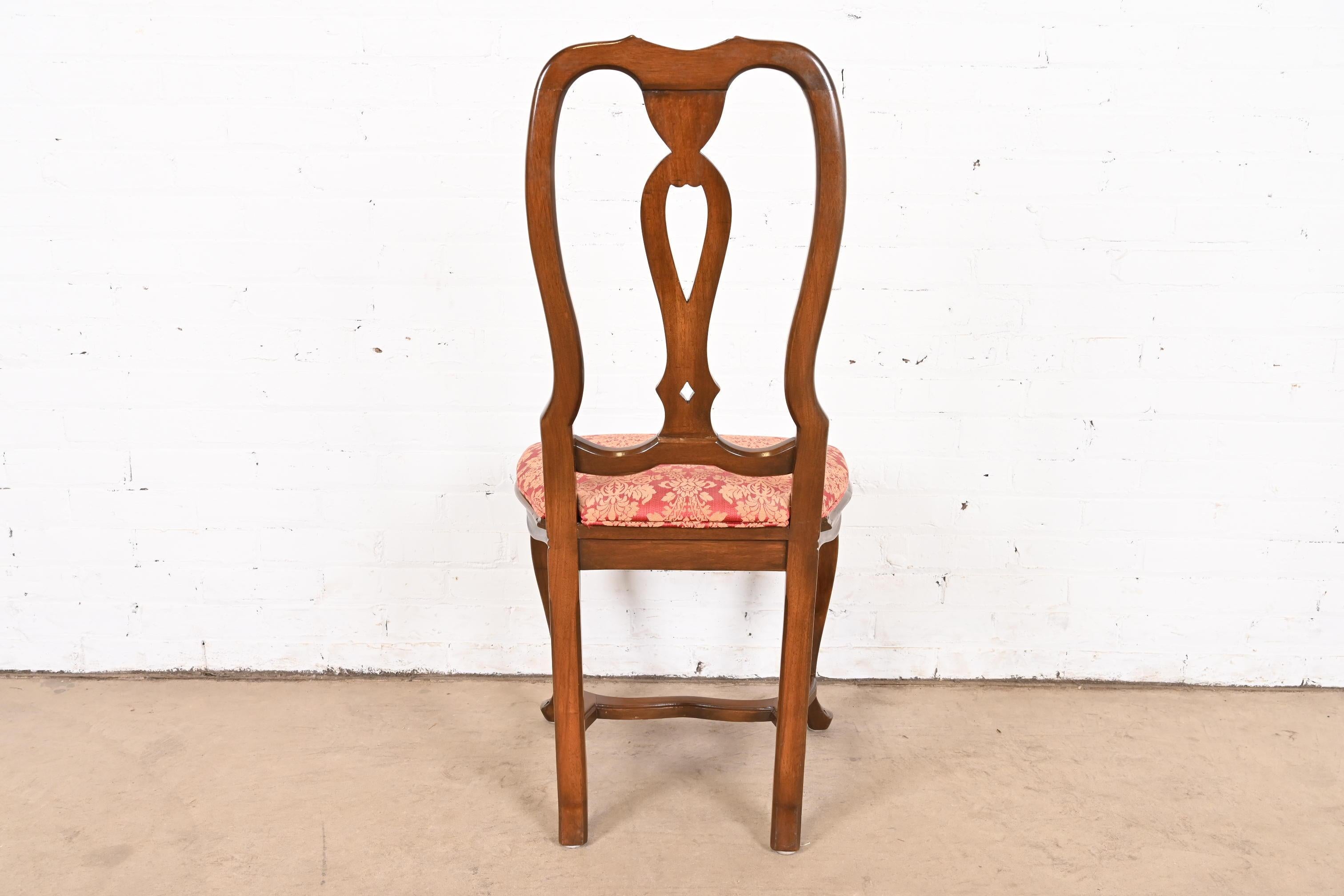Baker Furniture Italian Provincial Louis XV Carved Walnut Dining Chairs (Chaises à manger en noyer sculpté) en vente 5