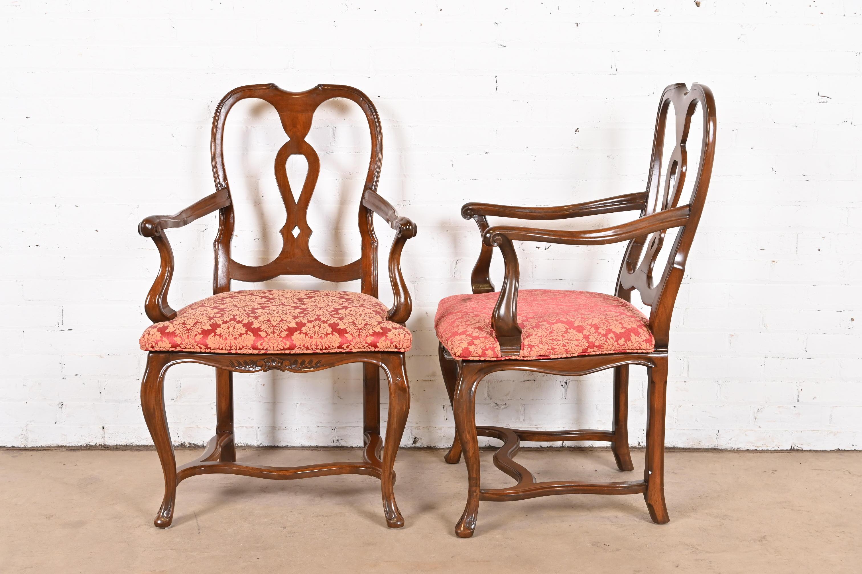 Baker Furniture Italian Provincial Louis XV Carved Walnut Dining Chairs (Chaises à manger en noyer sculpté) en vente 6