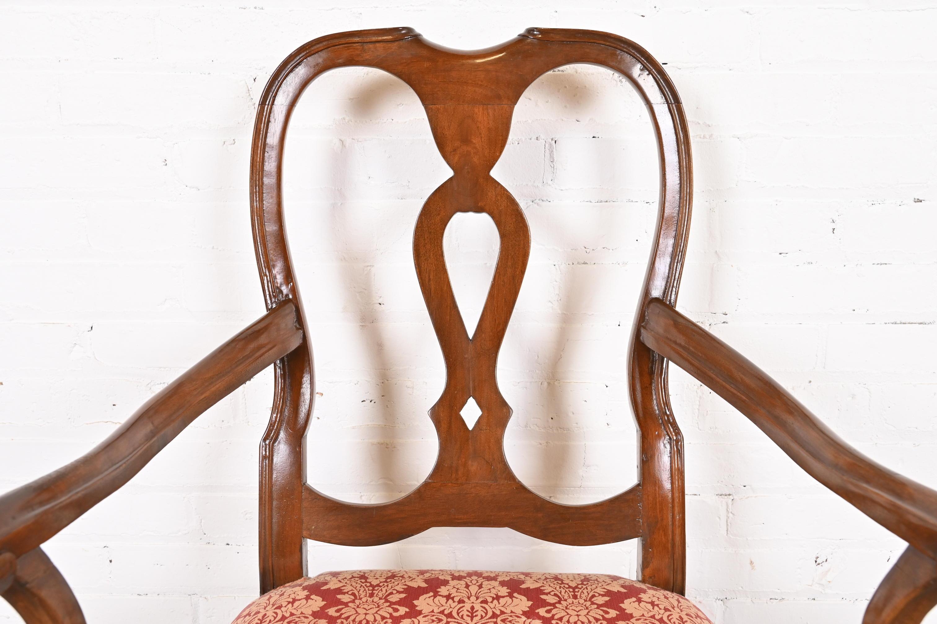 Baker Furniture Italian Provincial Louis XV Carved Walnut Dining Chairs (Chaises à manger en noyer sculpté) en vente 8