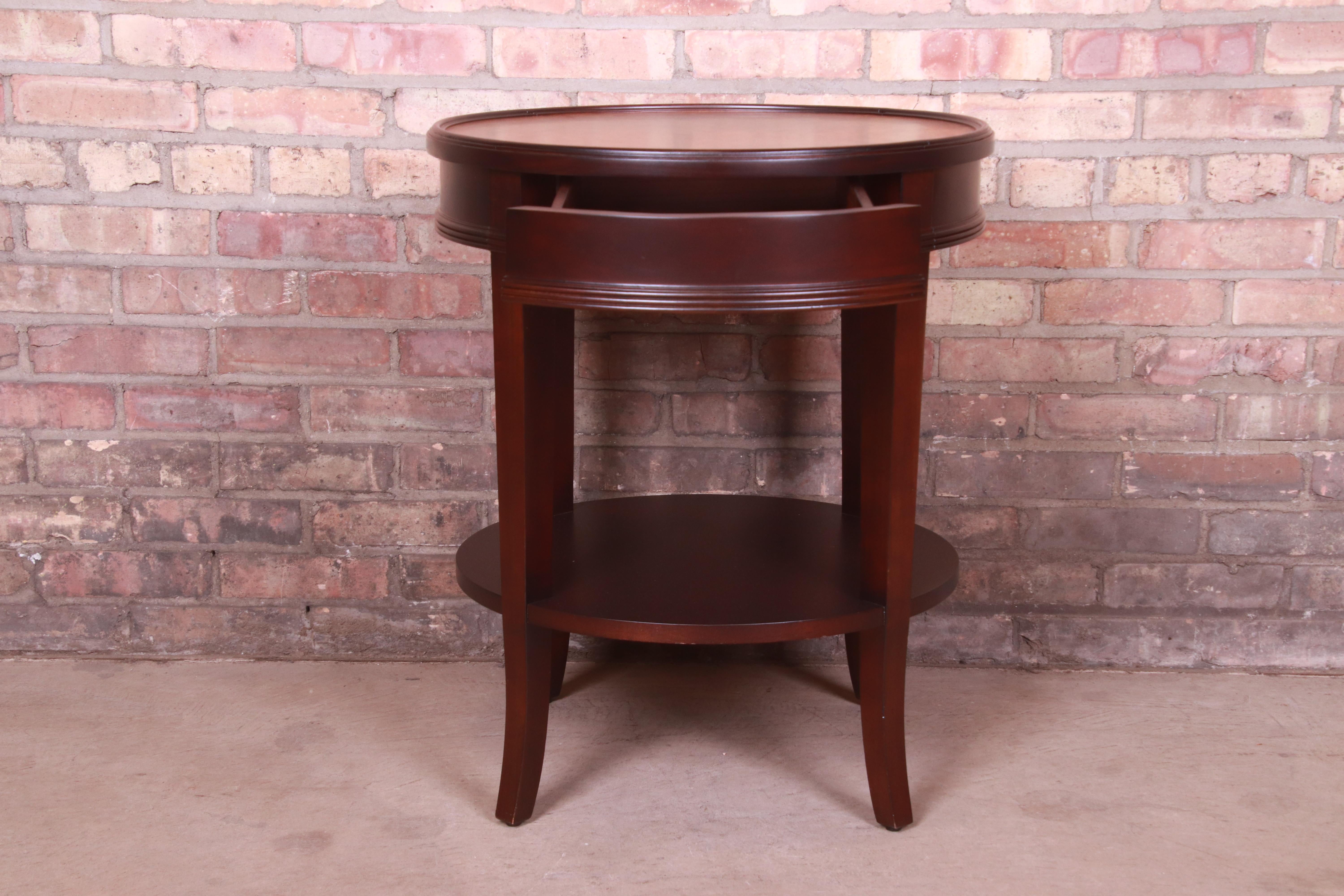 Baker Furniture Mesa de Té Provincial Italiana de Caoba y Madera de Burl, Repintada en venta 3
