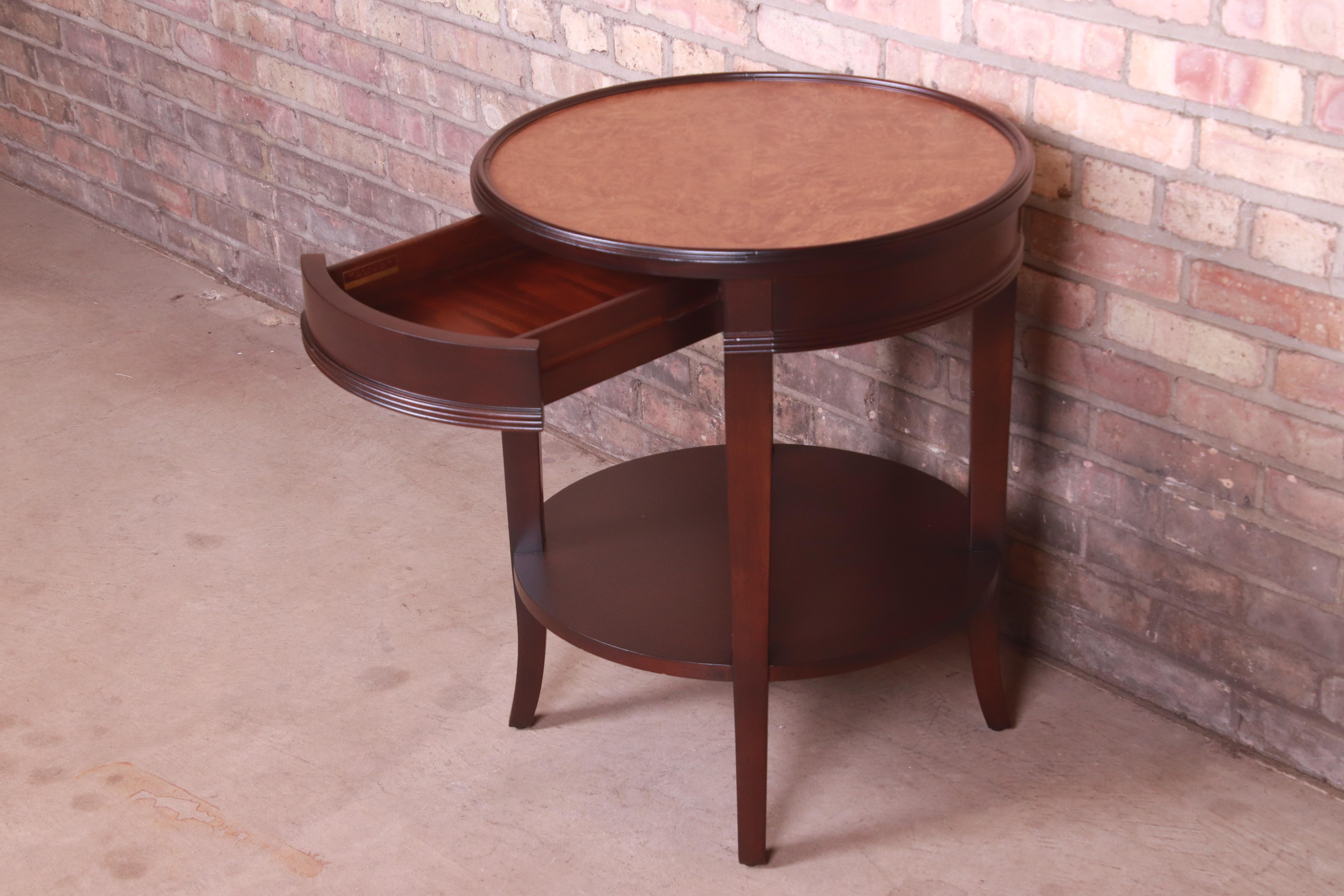 Baker Furniture Mesa de Té Provincial Italiana de Caoba y Madera de Burl, Repintada en venta 5