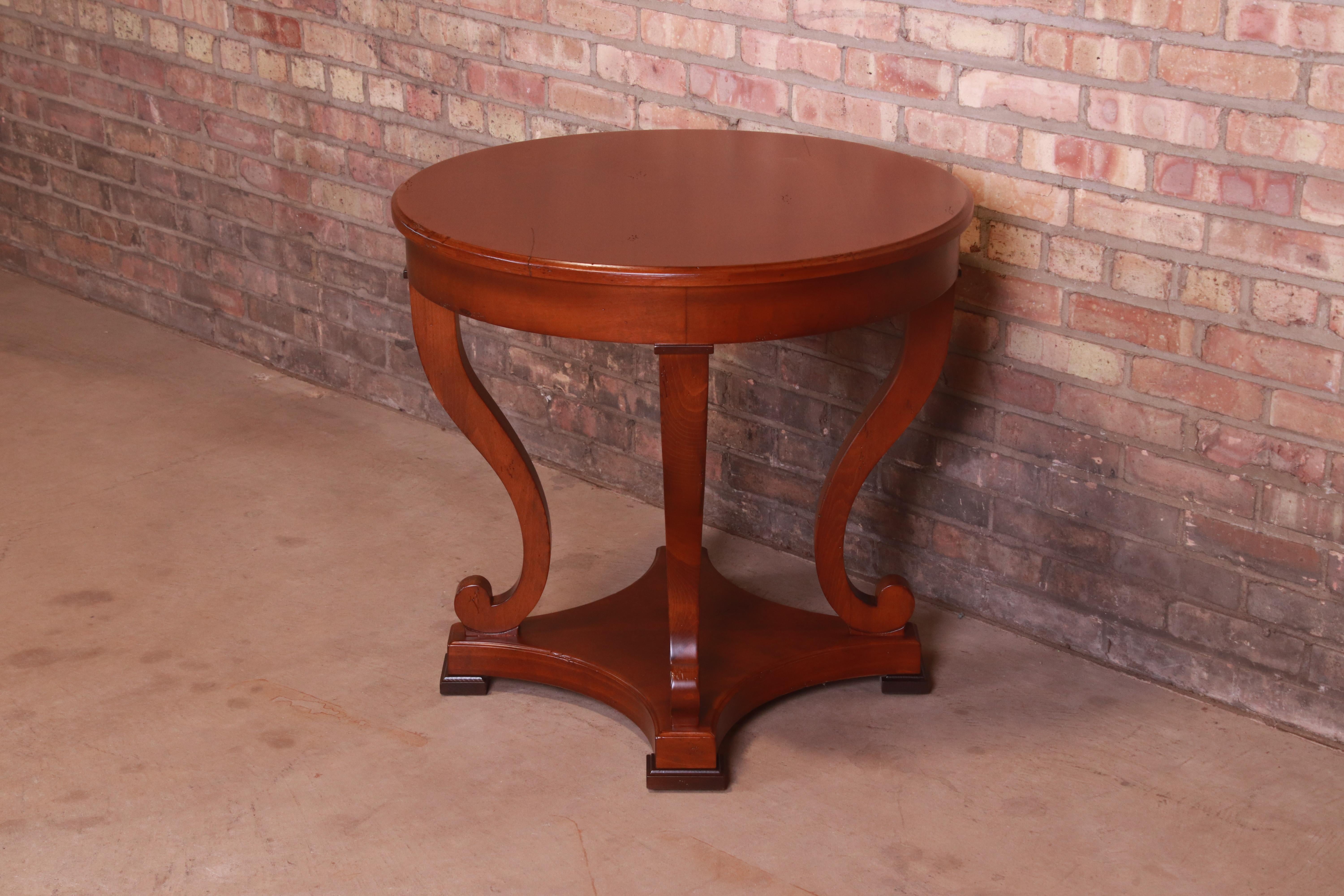 Baker Furniture Italian Provincial Mahogany Center Table, Newly Refinished In Good Condition In South Bend, IN