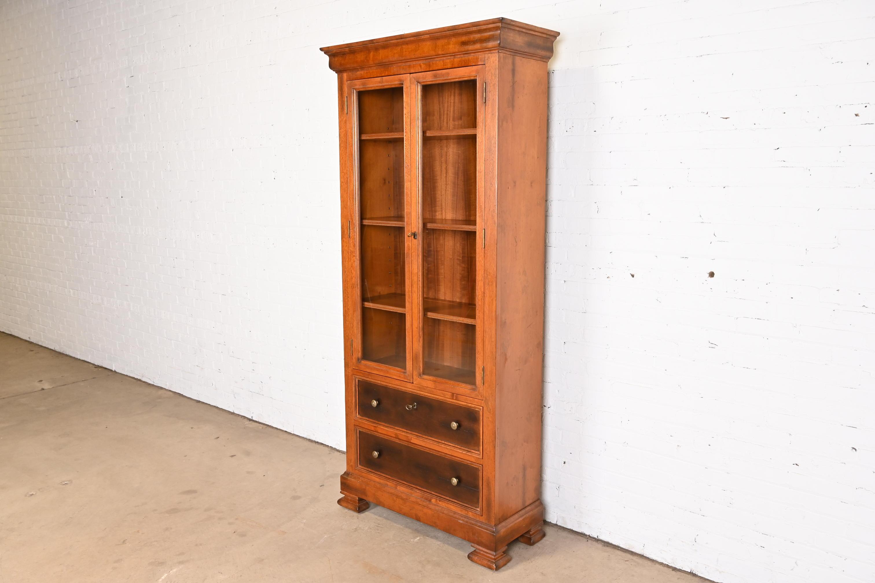 Baker Furniture Italian Provincial Maple Bibliotheque Bookcase Cabinet In Good Condition For Sale In South Bend, IN
