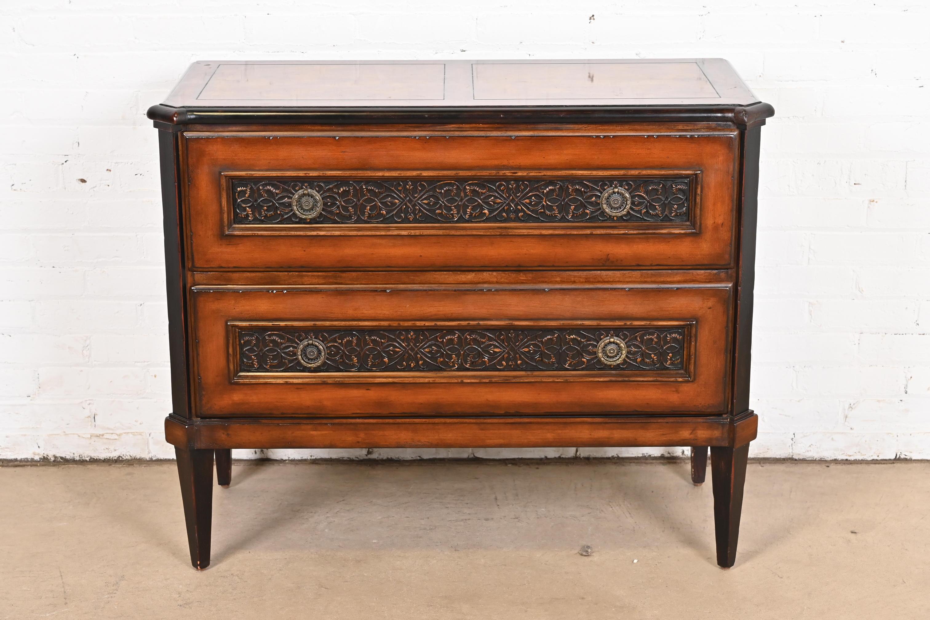 Americano Baker Furniture Commode italiana Regency Luigi XVI in ciliegio e legno di radica in vendita