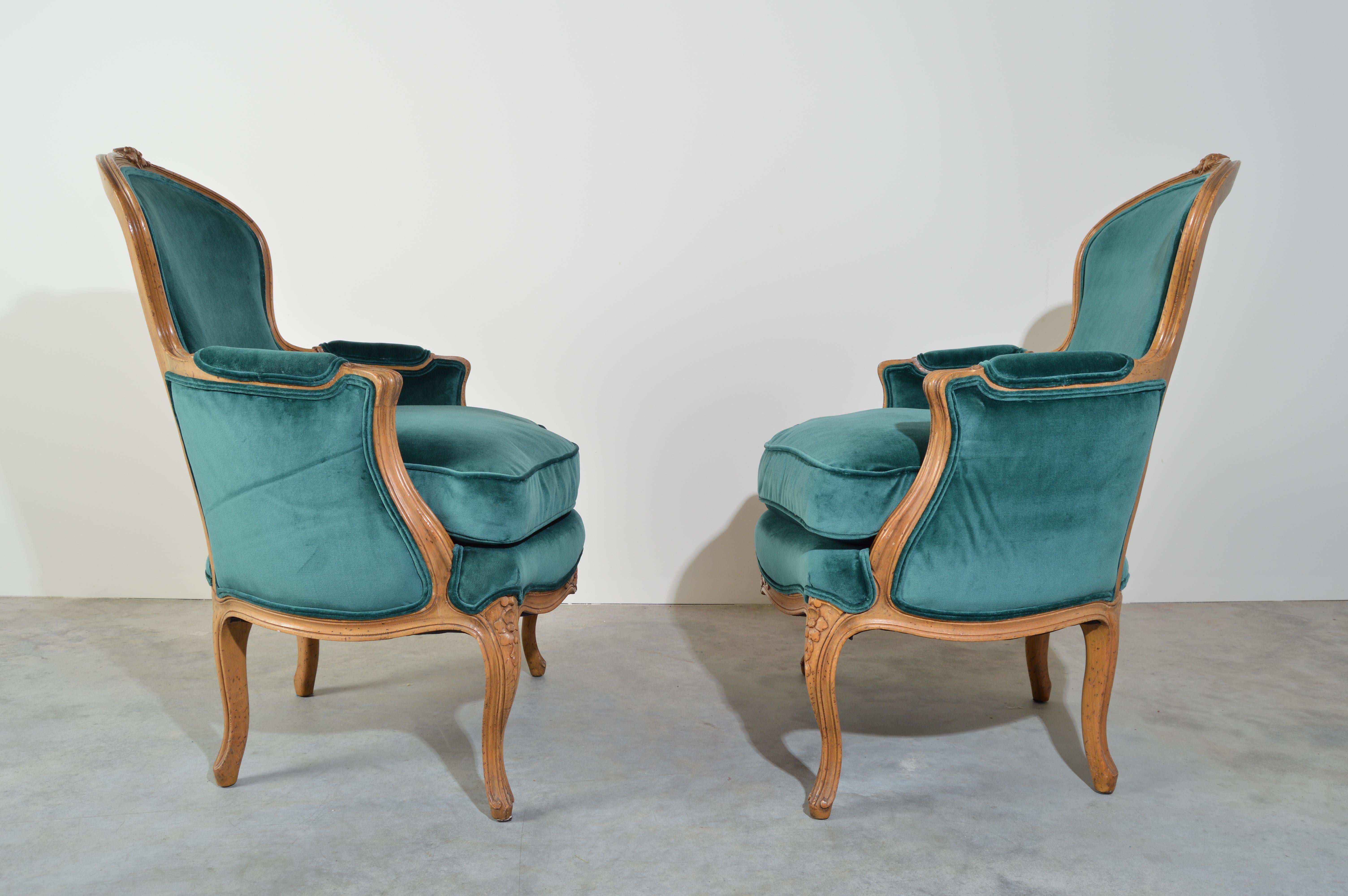 Baker Furniture Louis XV Style Bergère Lounge Chairs with Ottoman in Velvet In Good Condition In Southampton, NJ