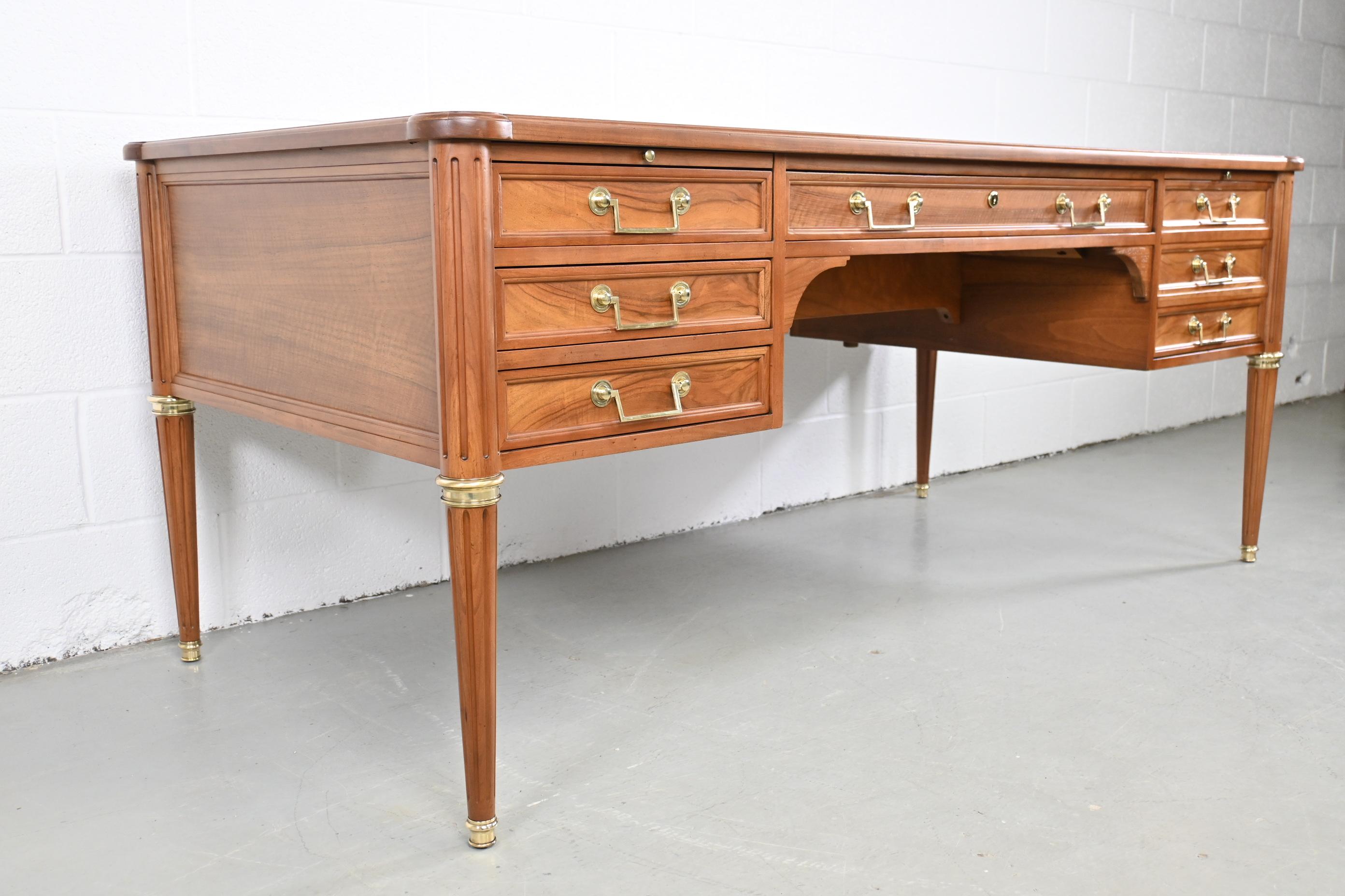 Baker Furniture French Louis XVI style executive desk

Baker Furniture, USA, 1980s

Measures: 72.88 Wide x 35 Deep x 30.18 High.

Louis XVI style walnut and cherry executive desk with five drawers as well as a three pull out writing shelves.