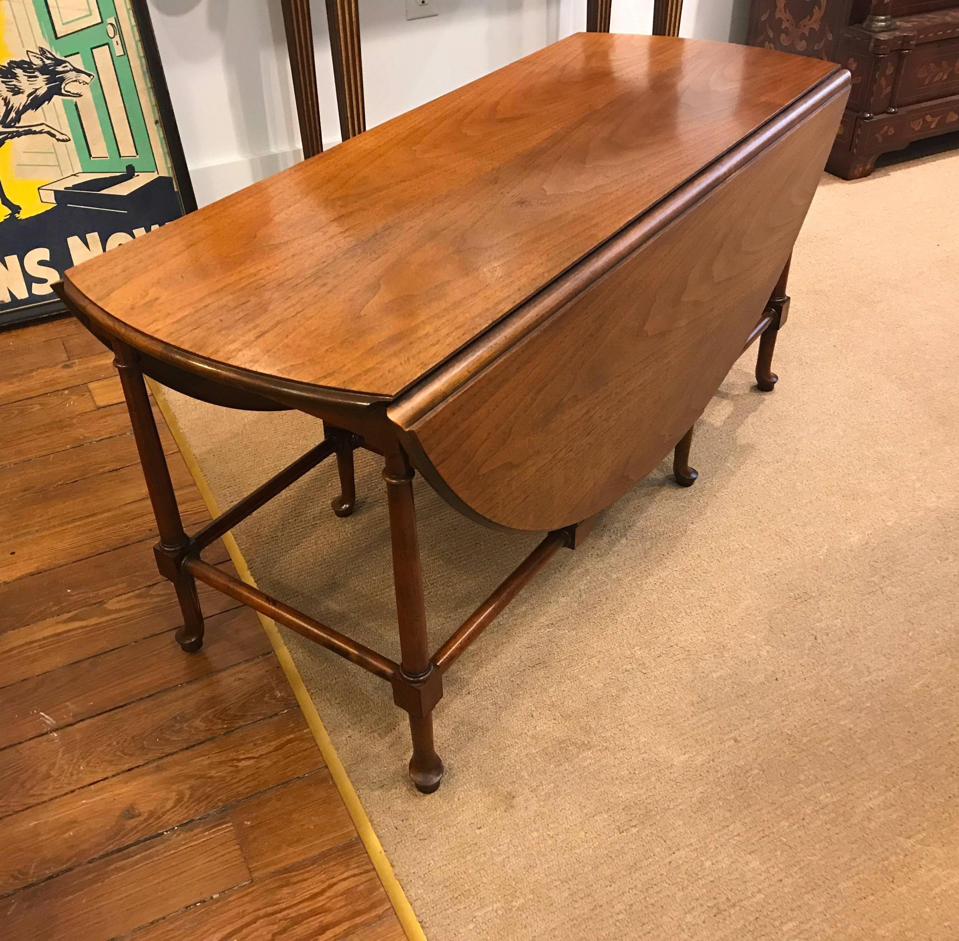 American Colonial Baker Furniture Mahogany Drop-Leaf Coffee Table