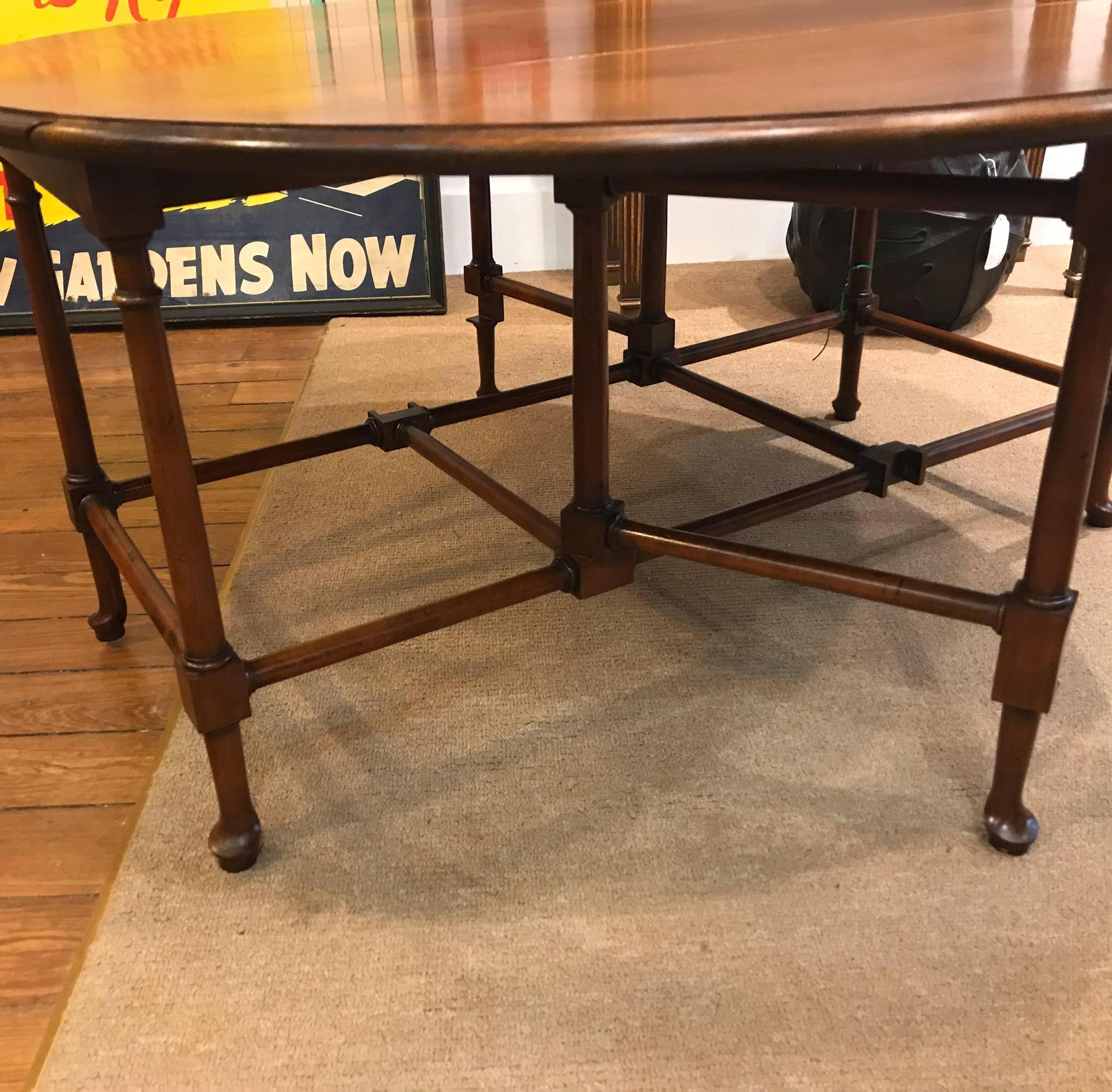 Baker Furniture Mahogany Drop-Leaf Coffee Table In Excellent Condition In Lambertville, NJ