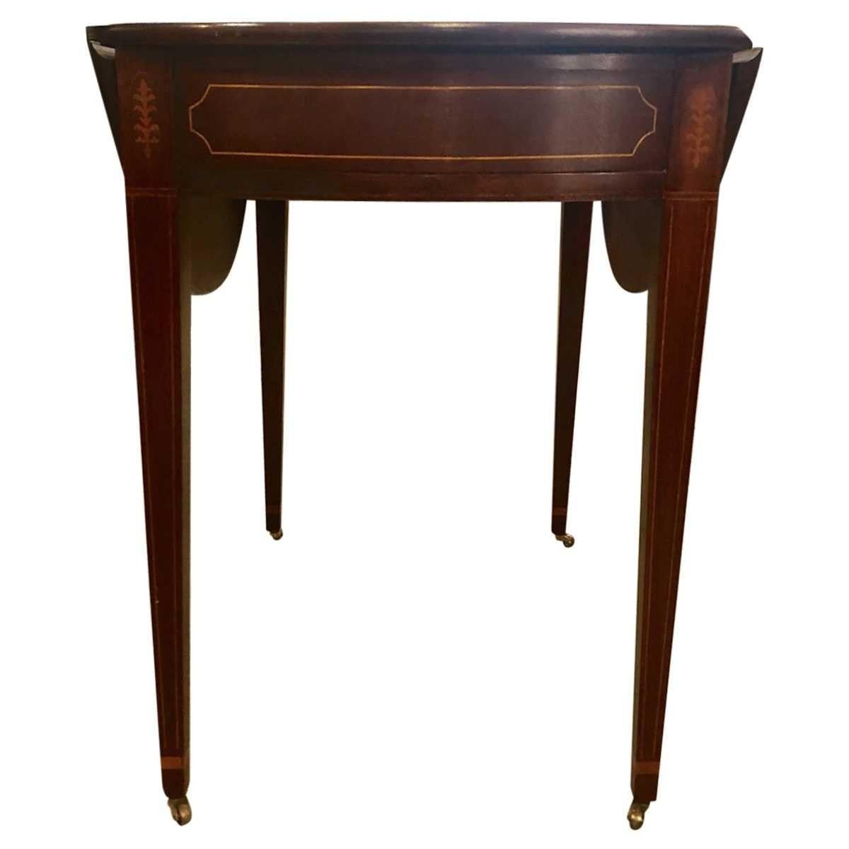 Baker Furniture Mahogany Drop-Leaf Table In Distressed Condition For Sale In Pasadena, CA