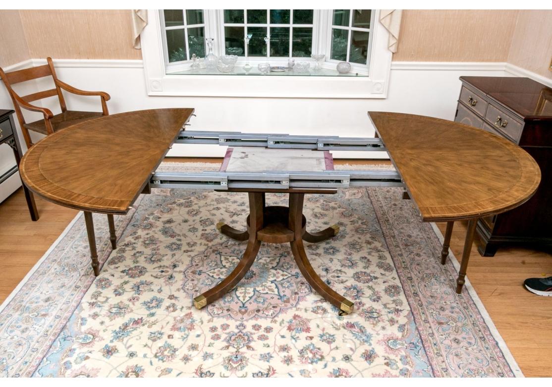 Baker Furniture McMillian Georgian Style Round Extension Table en vente 2