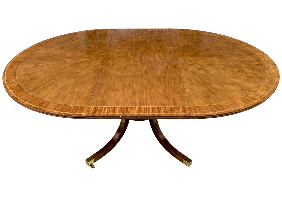 Georgien Baker Furniture McMillian Georgian Style Round Extension Table en vente
