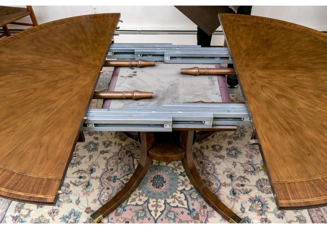 Baker Furniture McMillian Georgian Style Round Extension Table en vente 1