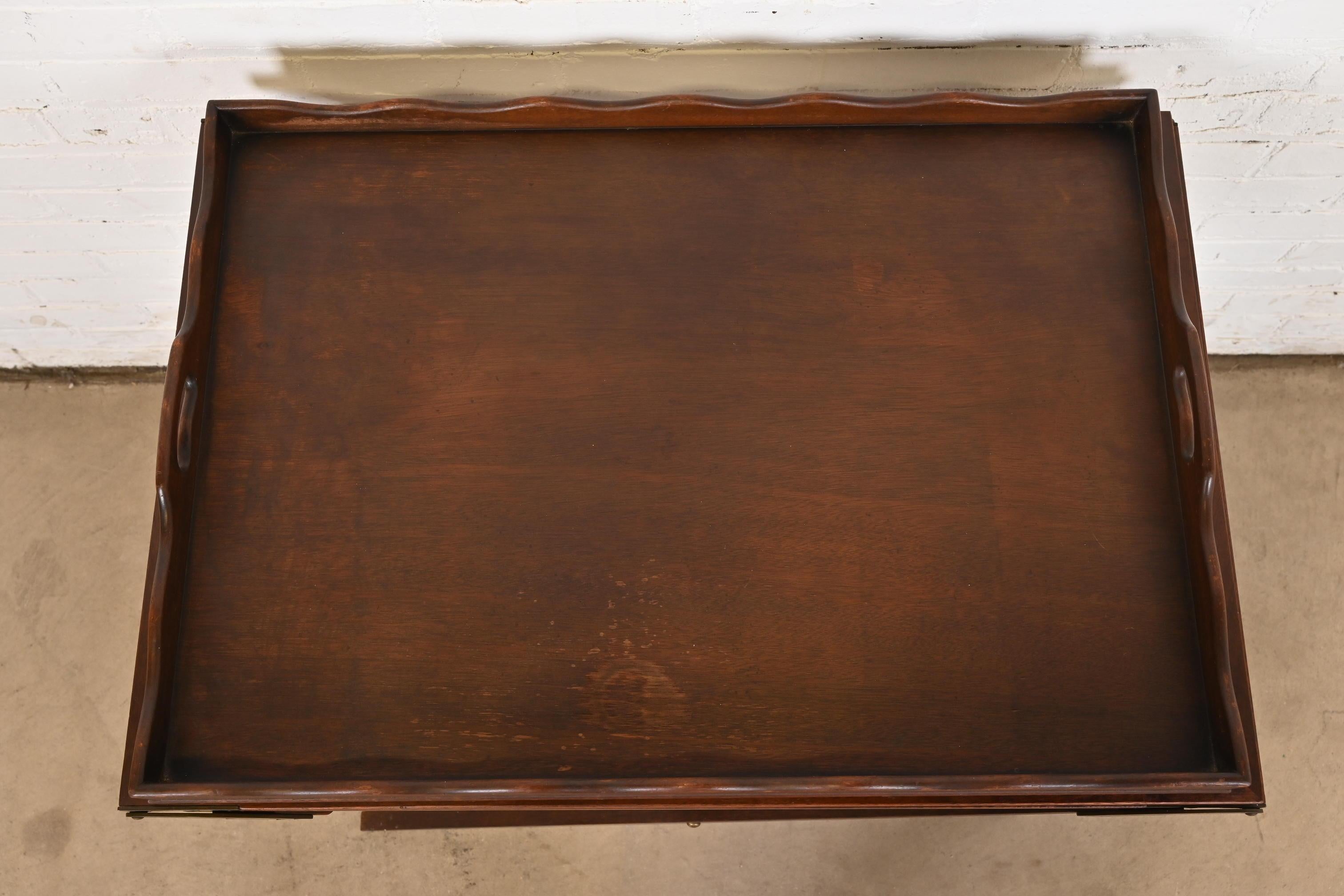 20ième siècle Baker Furniture Mid-Century Campaigner Mahogany Extending Butler Stand en vente