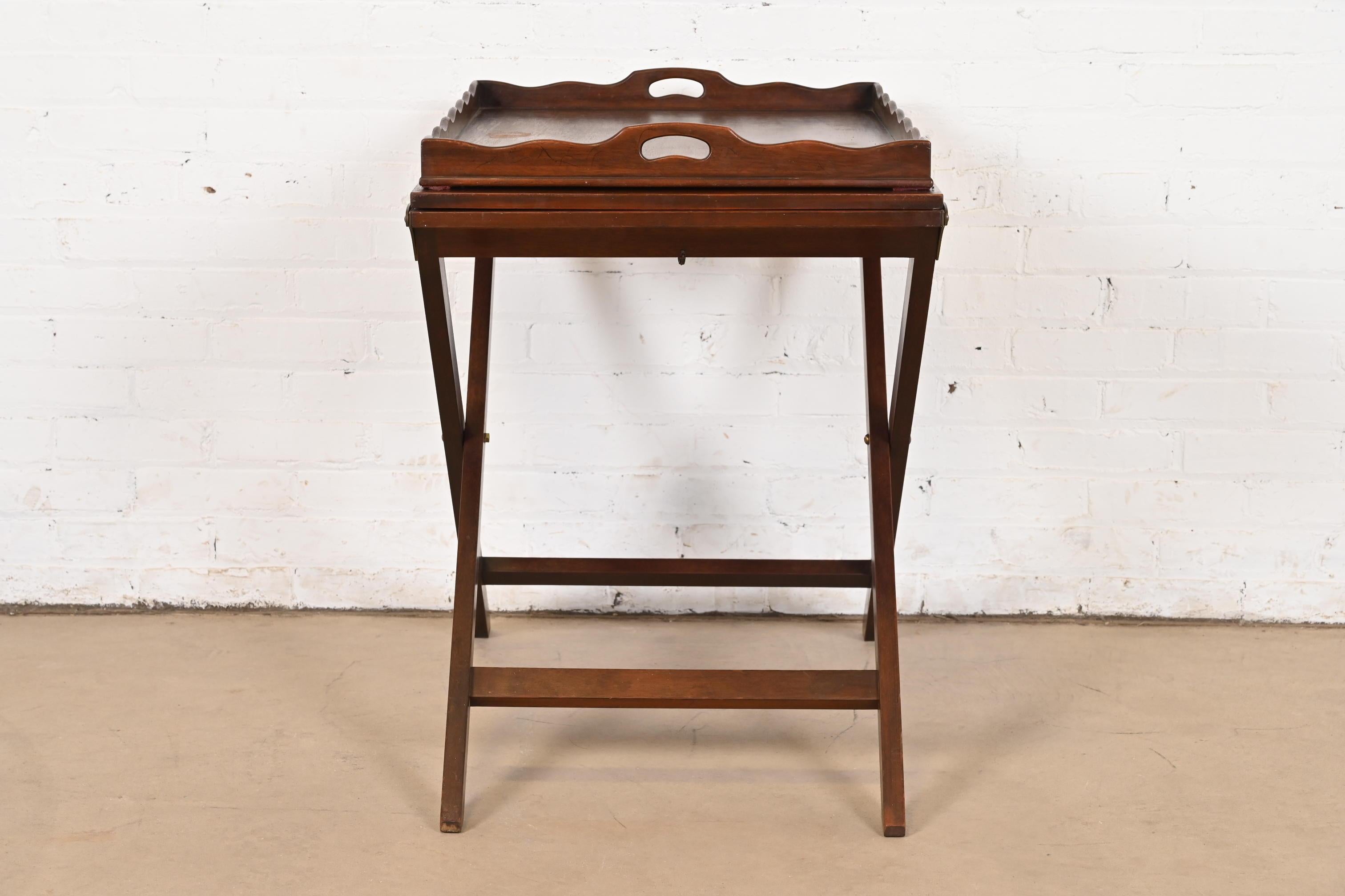 Laiton Baker Furniture Mid-Century Campaigner Mahogany Extending Butler Stand en vente