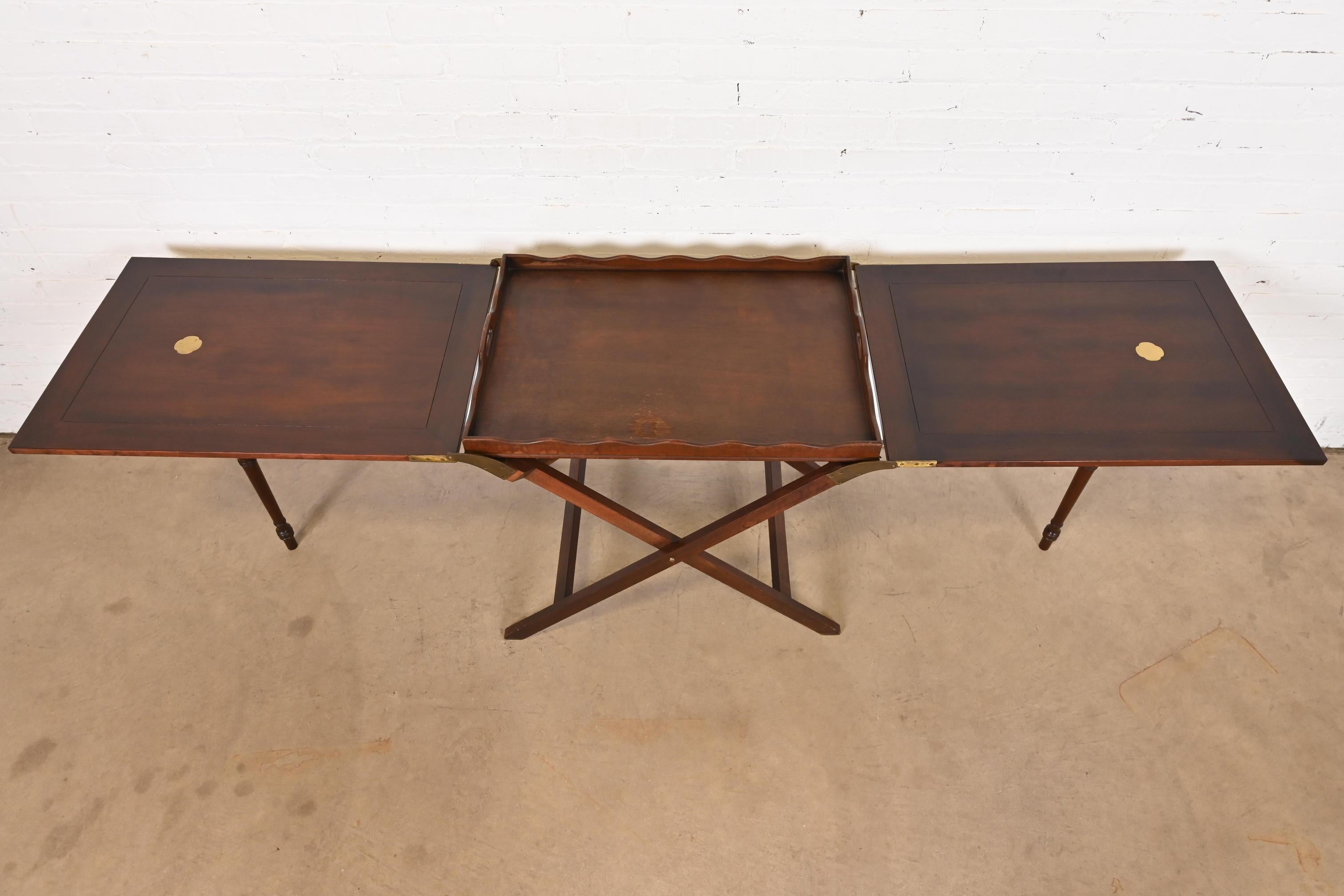Baker Furniture Mid-Century Campaigner Mahogany Extending Butler Stand en vente 1