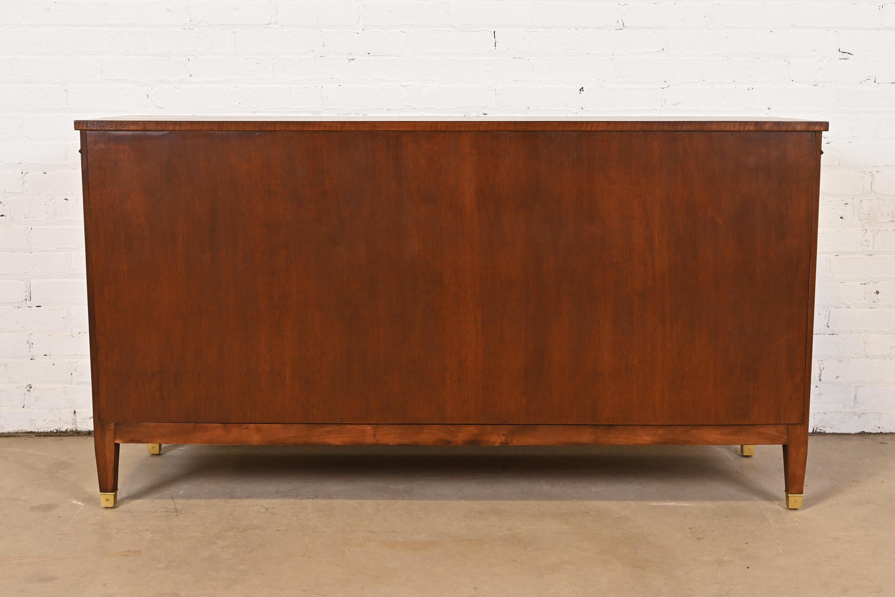 Baker Furniture Aparador o mueble bar de madera de cerezo de la Regencia francesa de mediados de siglo en venta 5