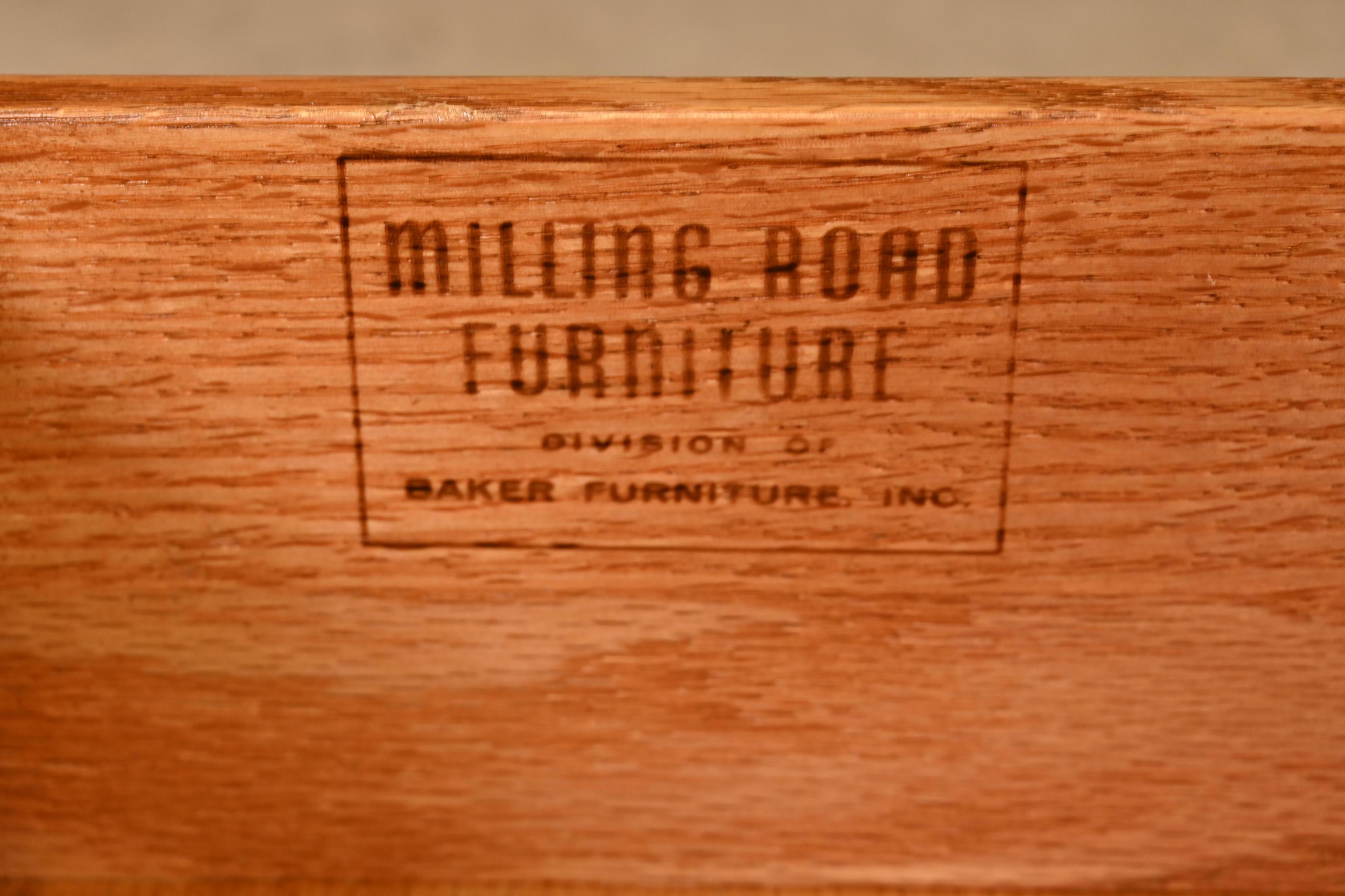 Baker Furniture Aparador o mueble bar de madera de cerezo de la Regencia francesa de mediados de siglo en venta 1