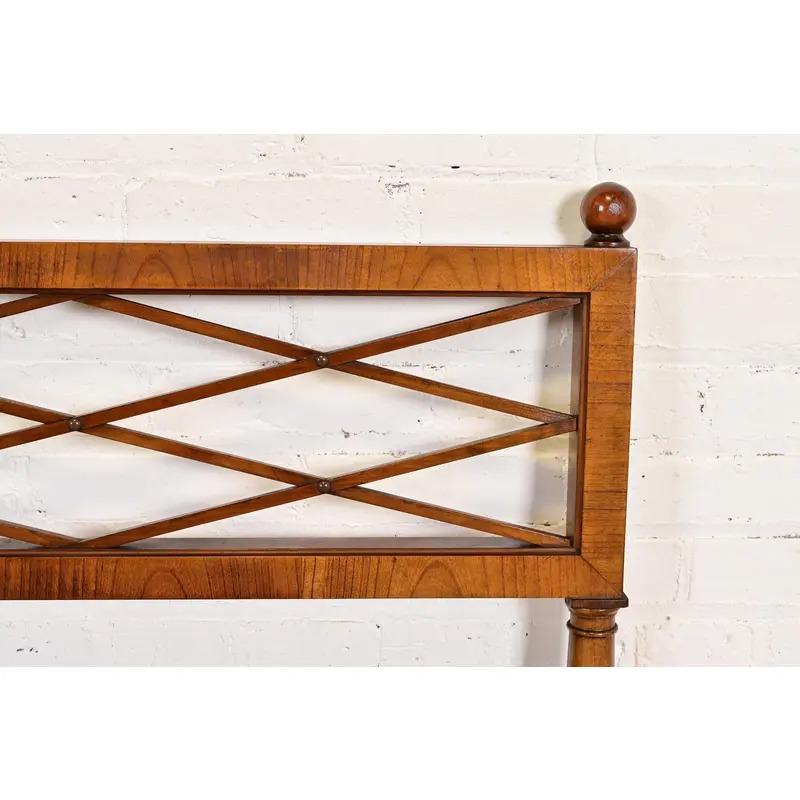 Ciliegio Baker Furniture - Testata da letto di metà secolo in stile reggenza francese, circa anni '60 in vendita