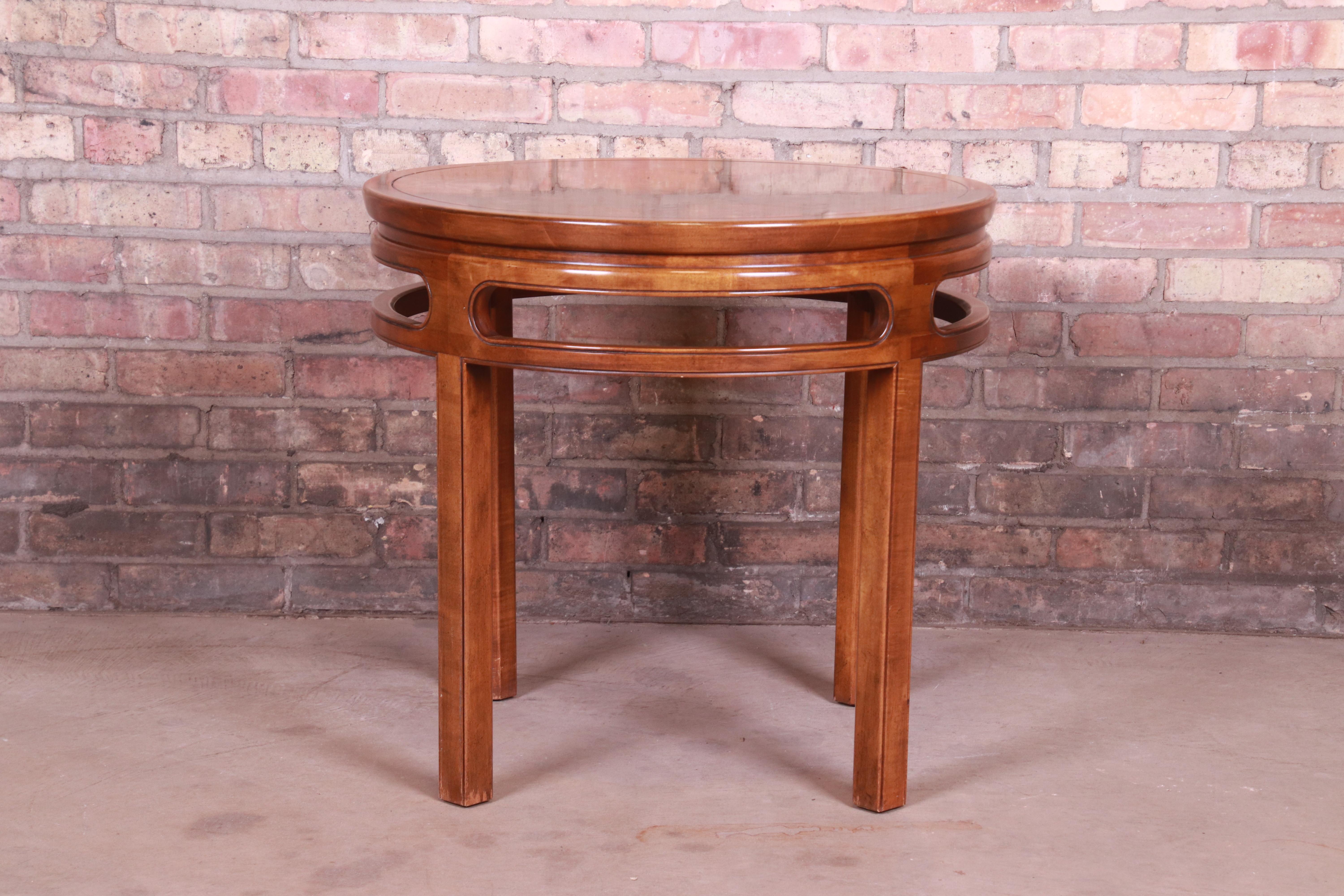 A gorgeous Mid-Century Modern Hollywood Regency burled walnut side table or tea table.

By Baker Furniture

USA, circa 1970s

Measures: 26.13