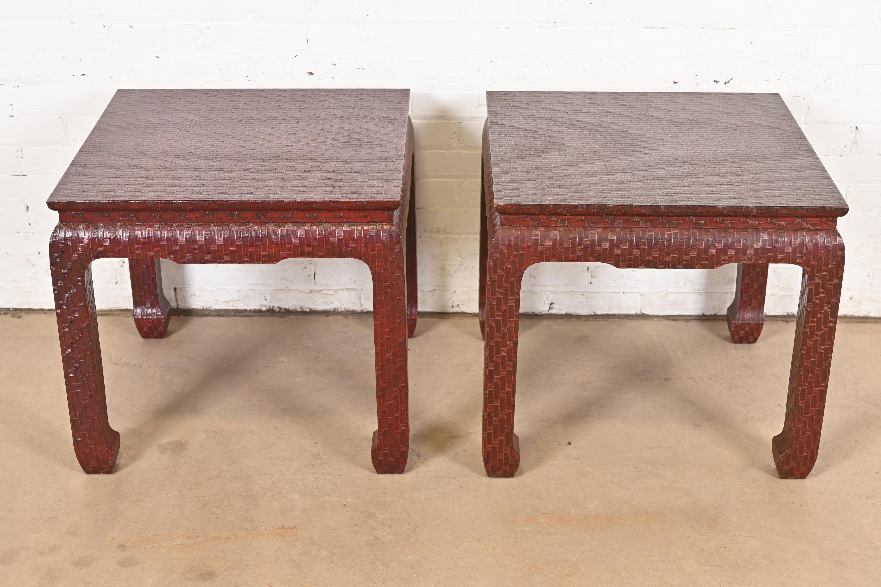 Américain Baker Furniture Mid-Century Hollywood Regency Tables d'appoint en toile d'herbe laquée en vente